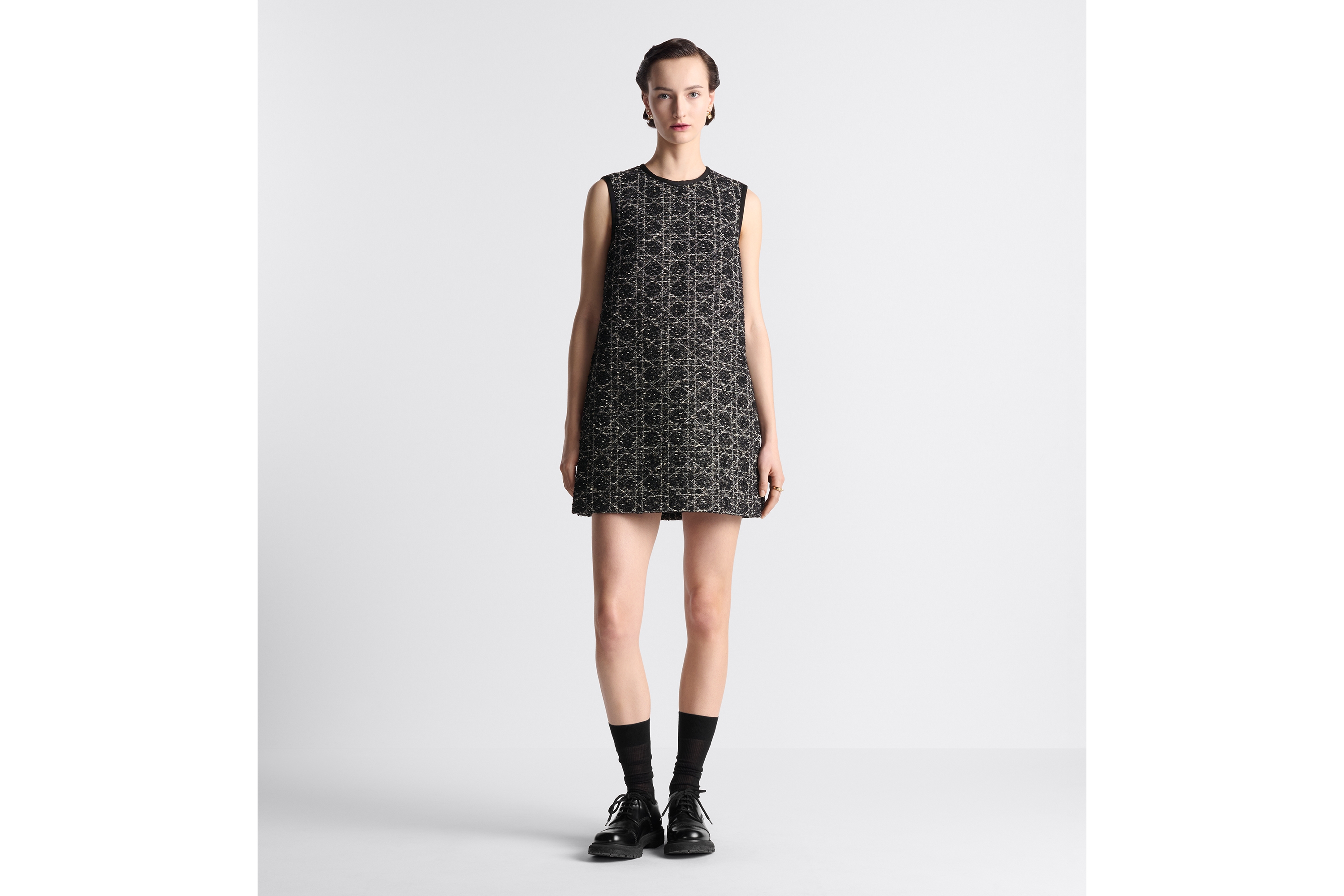 look_image_alt_prefix 无袖束腰衬衫 黑色和白色棉质混纺粗花呢超大藤格纹 E01