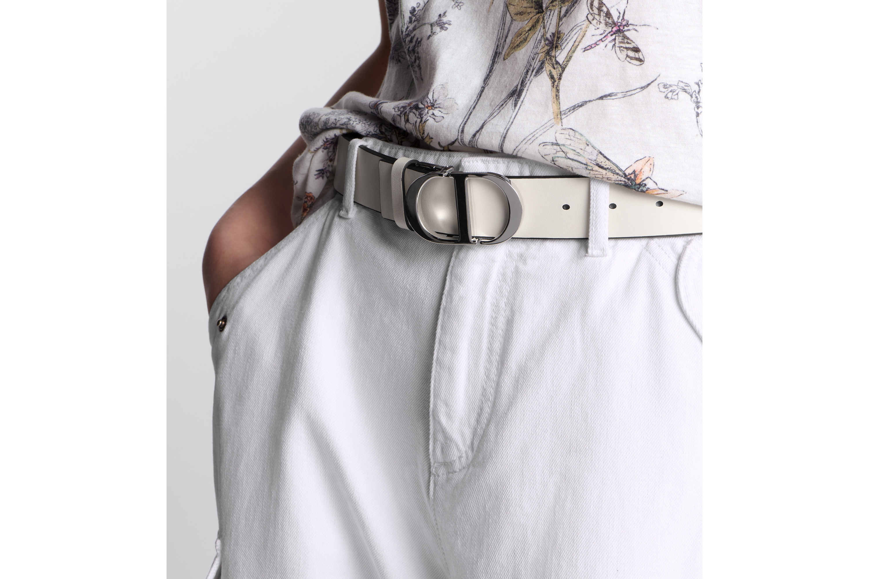 look_image_alt_prefix 30 Montaigne 双面腰带 35 毫米黑色和奶白色光滑牛皮革 E05