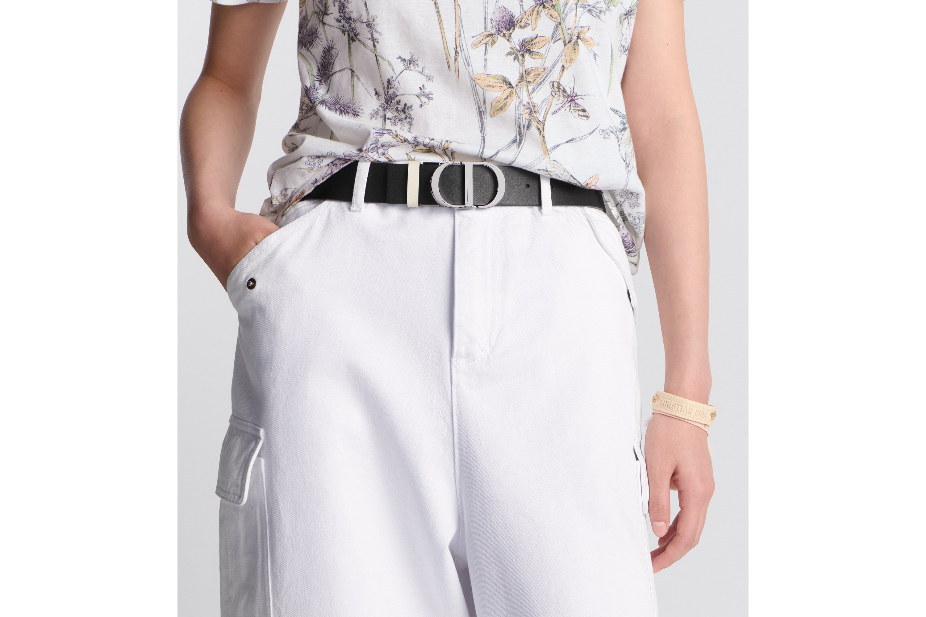 look_image_alt_prefix 30 Montaigne 双面腰带 35 毫米黑色和奶白色光滑牛皮革 E13