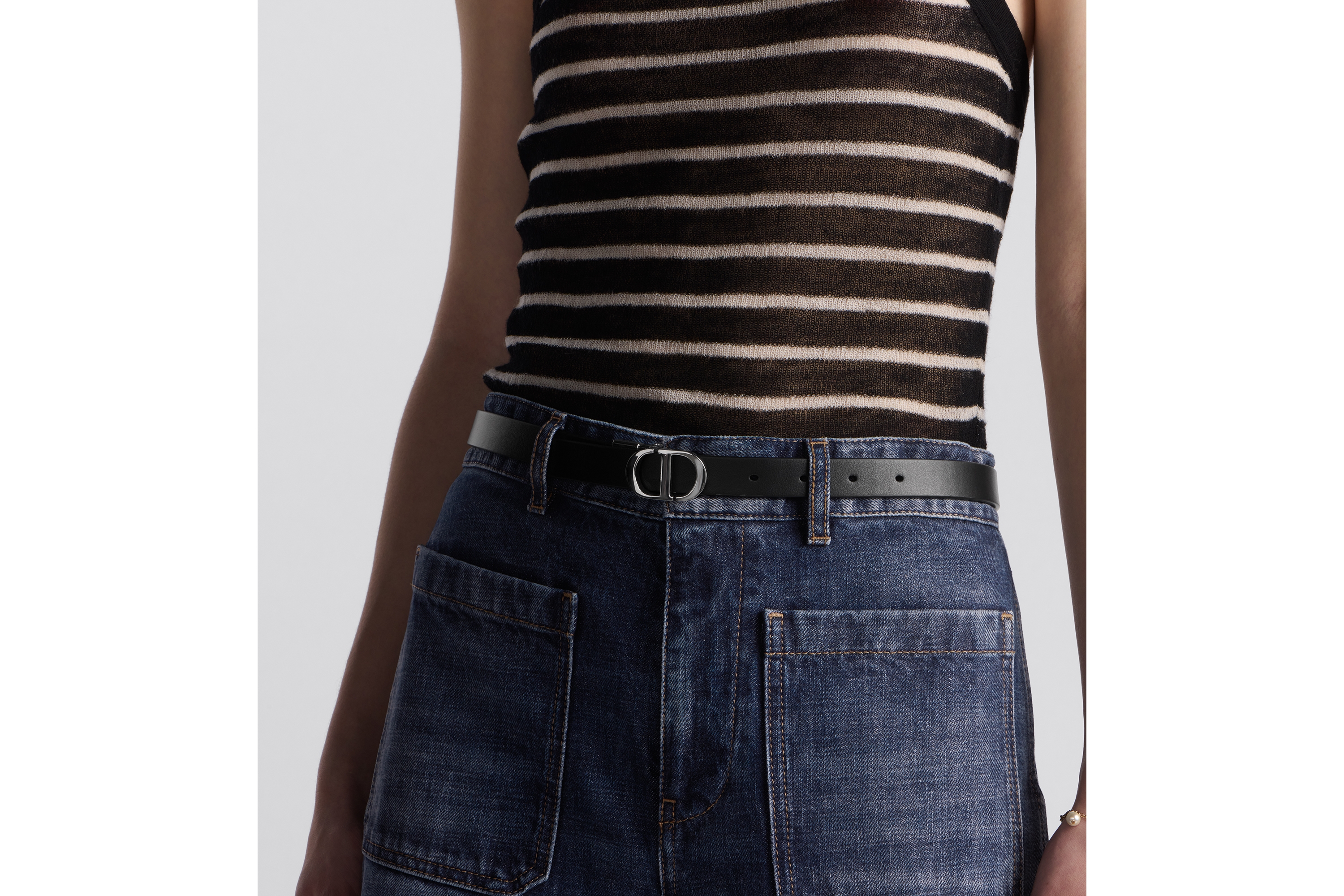 look_image_alt_prefix 30 Montaigne 双面腰带 20 毫米黑色和奶白色光滑牛皮革 E13