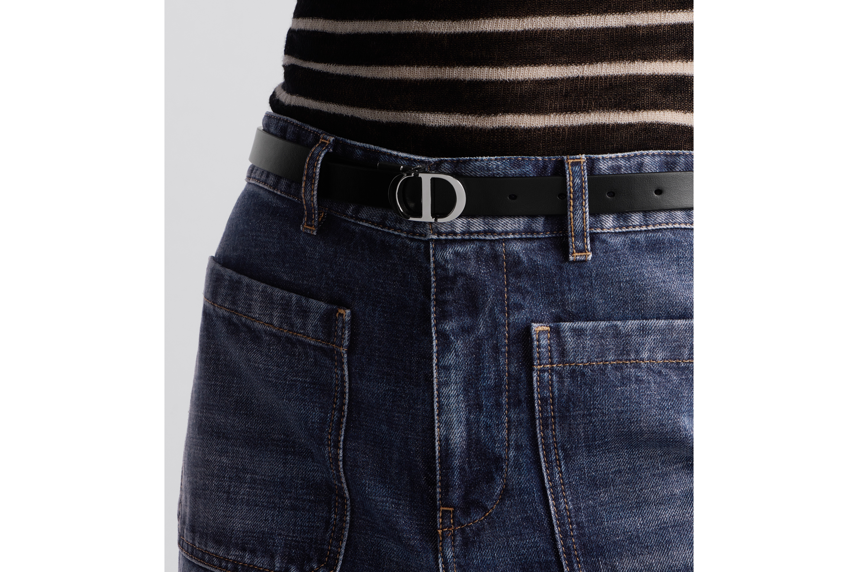 look_image_alt_prefix 30 Montaigne 双面腰带 20 毫米黑色和奶白色光滑牛皮革 E17