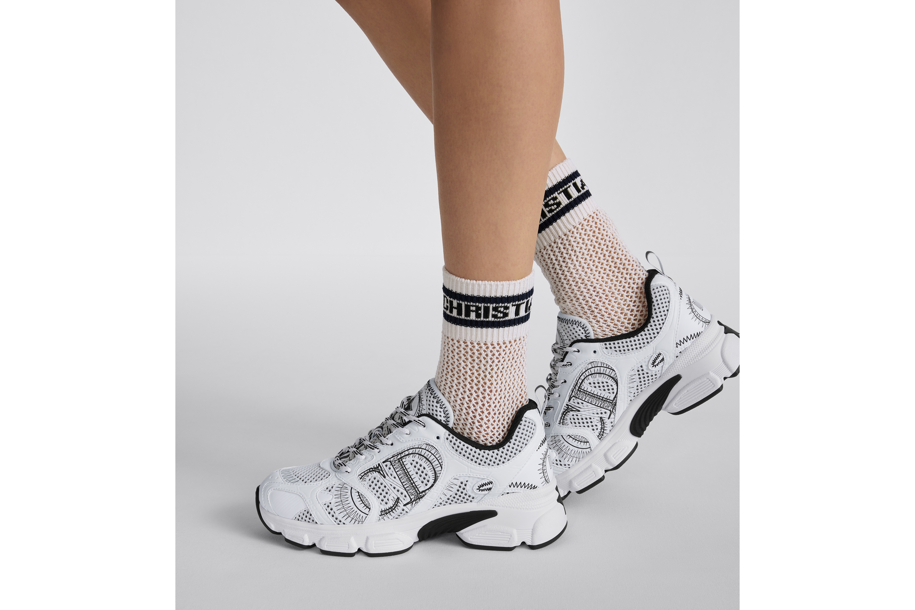 Dior Chrono 运动鞋 网面搭配白色和黑色皮革效果镶片 E15