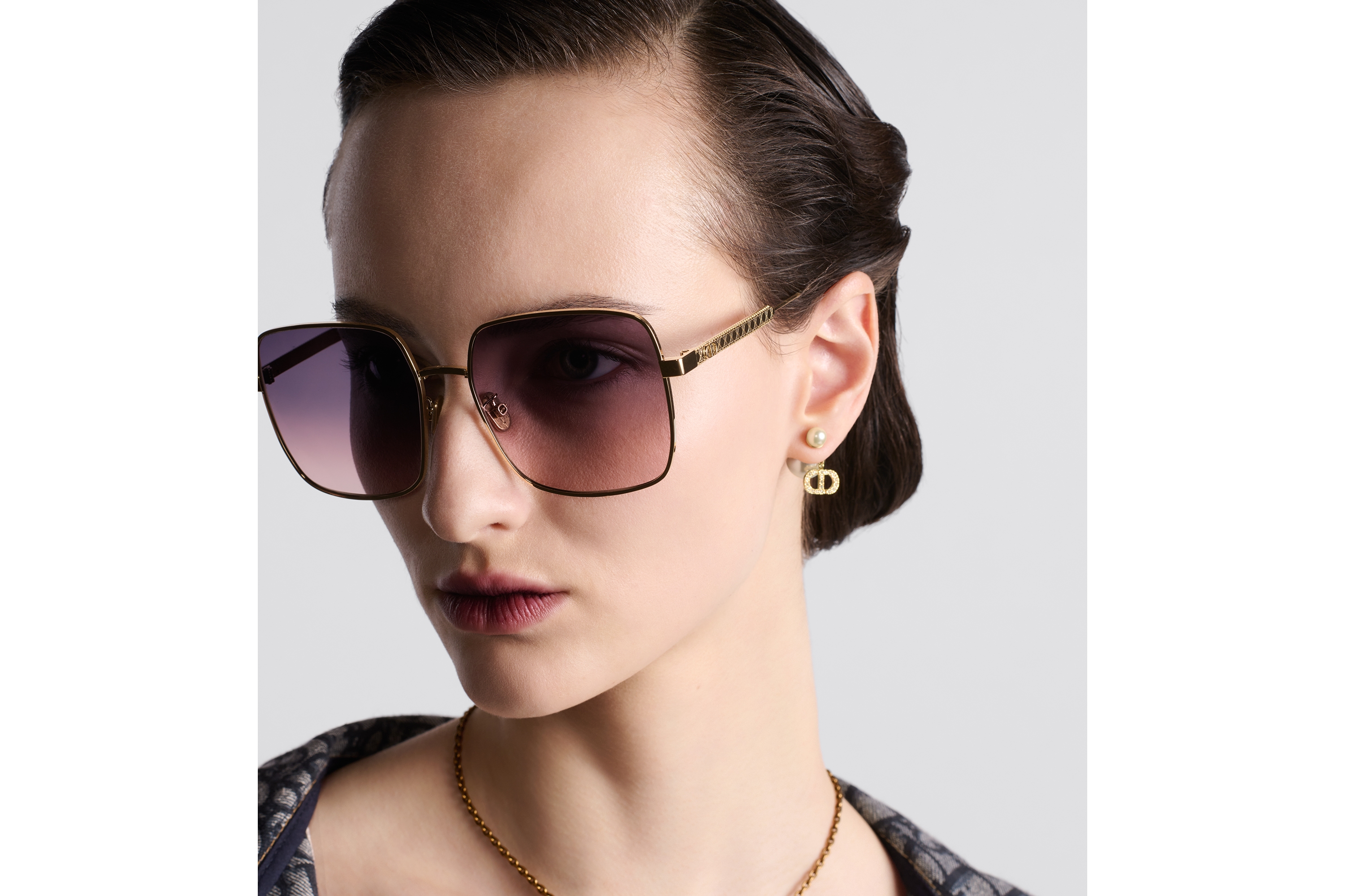 look_image_alt_prefix DiorCannage S1U 太阳眼镜 紫色至粉色渐变正方形镜片 E08