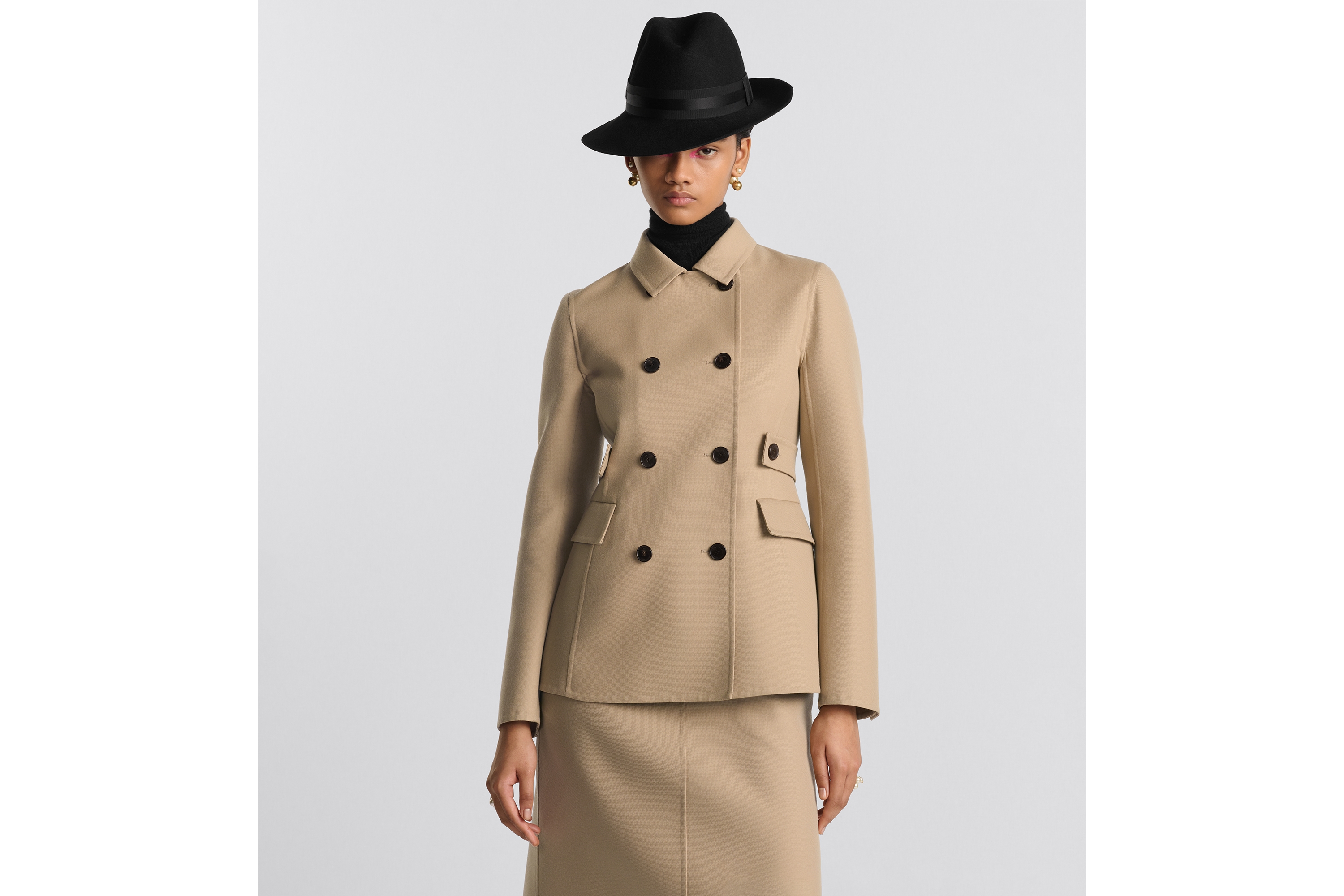 look_image_alt_prefix 修身西装外套 米色绵羊毛混纺华达呢 E04