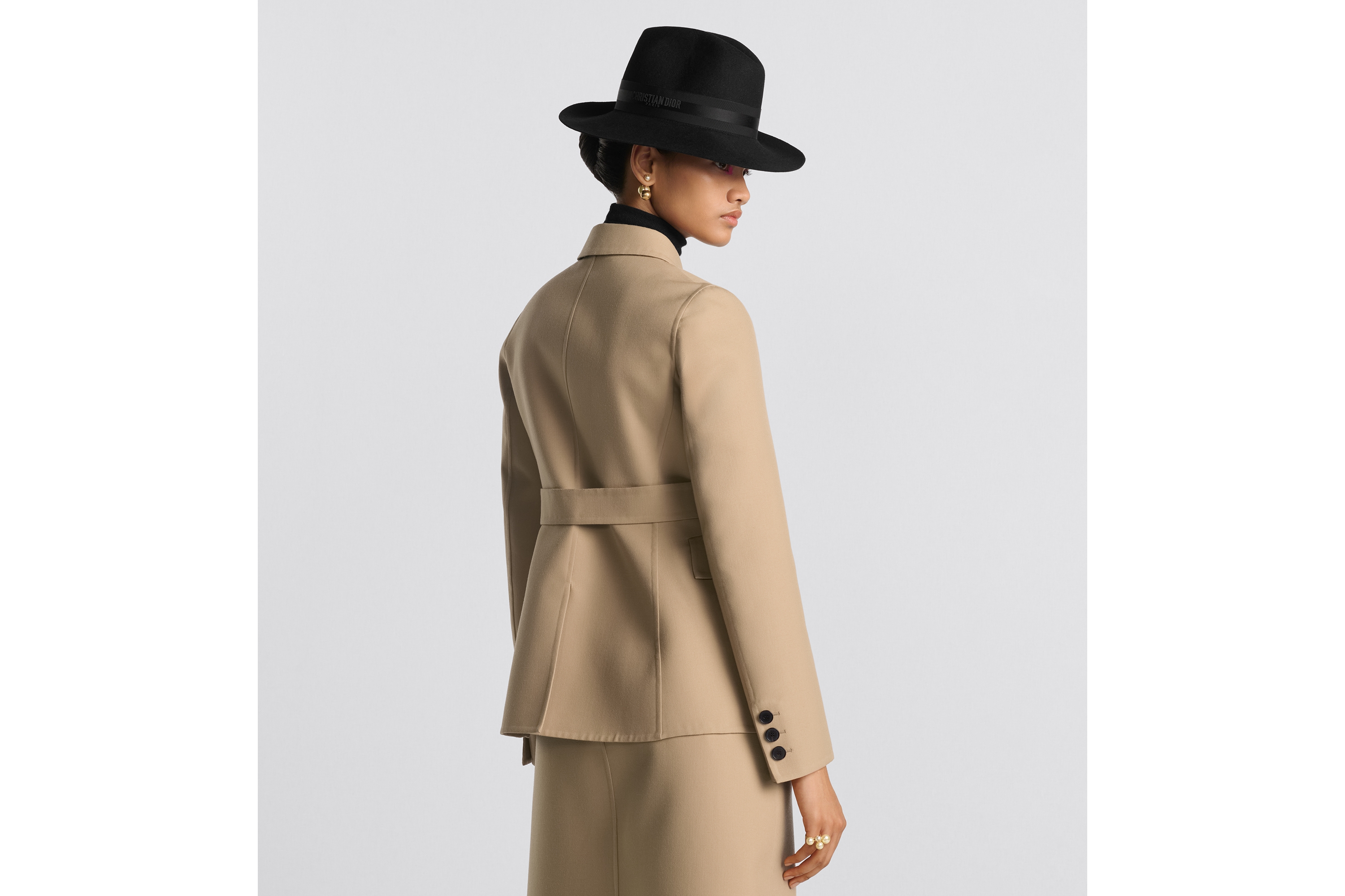 look_image_alt_prefix 修身西装外套 米色绵羊毛混纺华达呢 E06