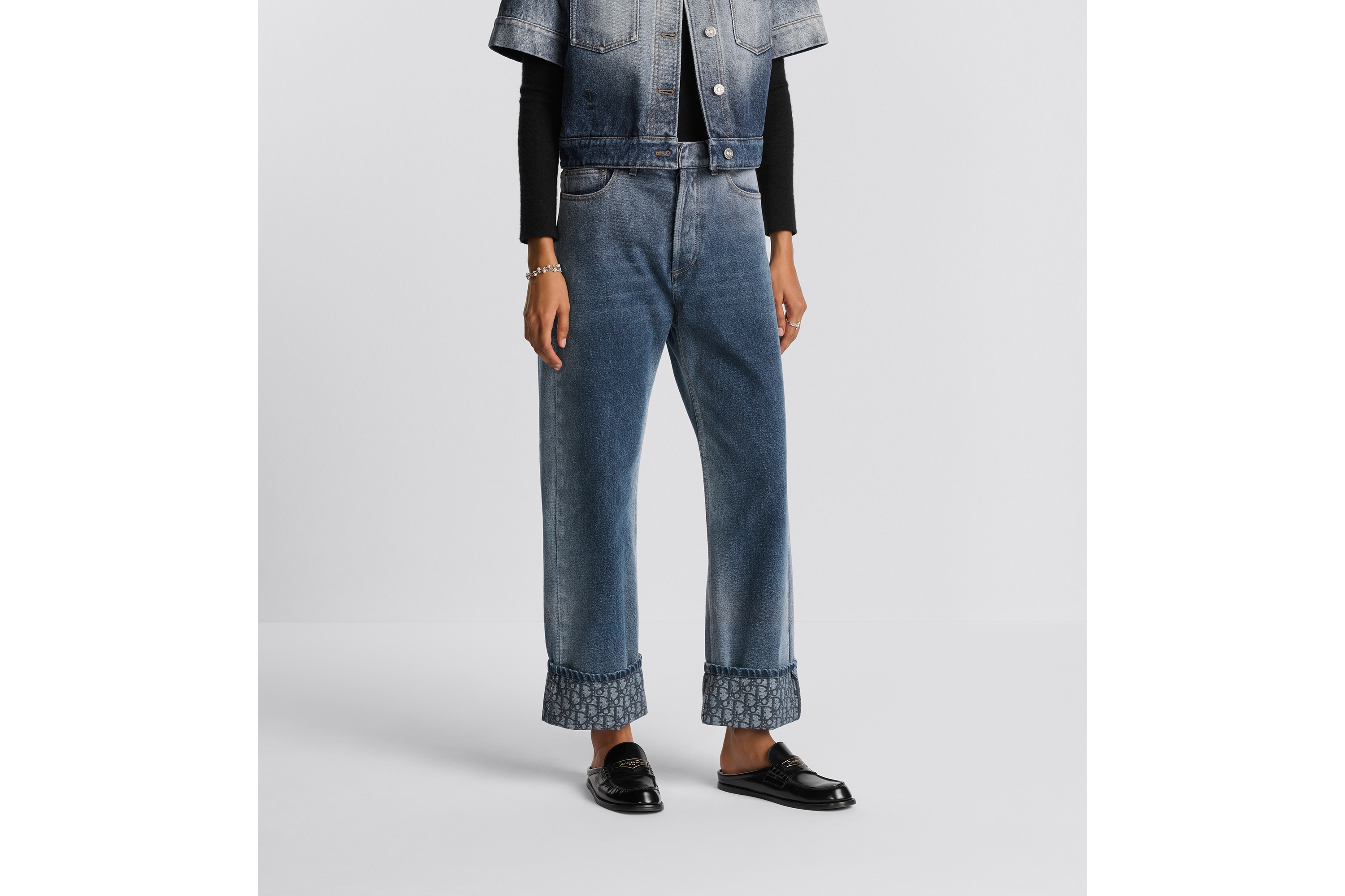 男友风牛仔裤 蓝色石洗棉质牛仔布 Oblique 印花内部 E14