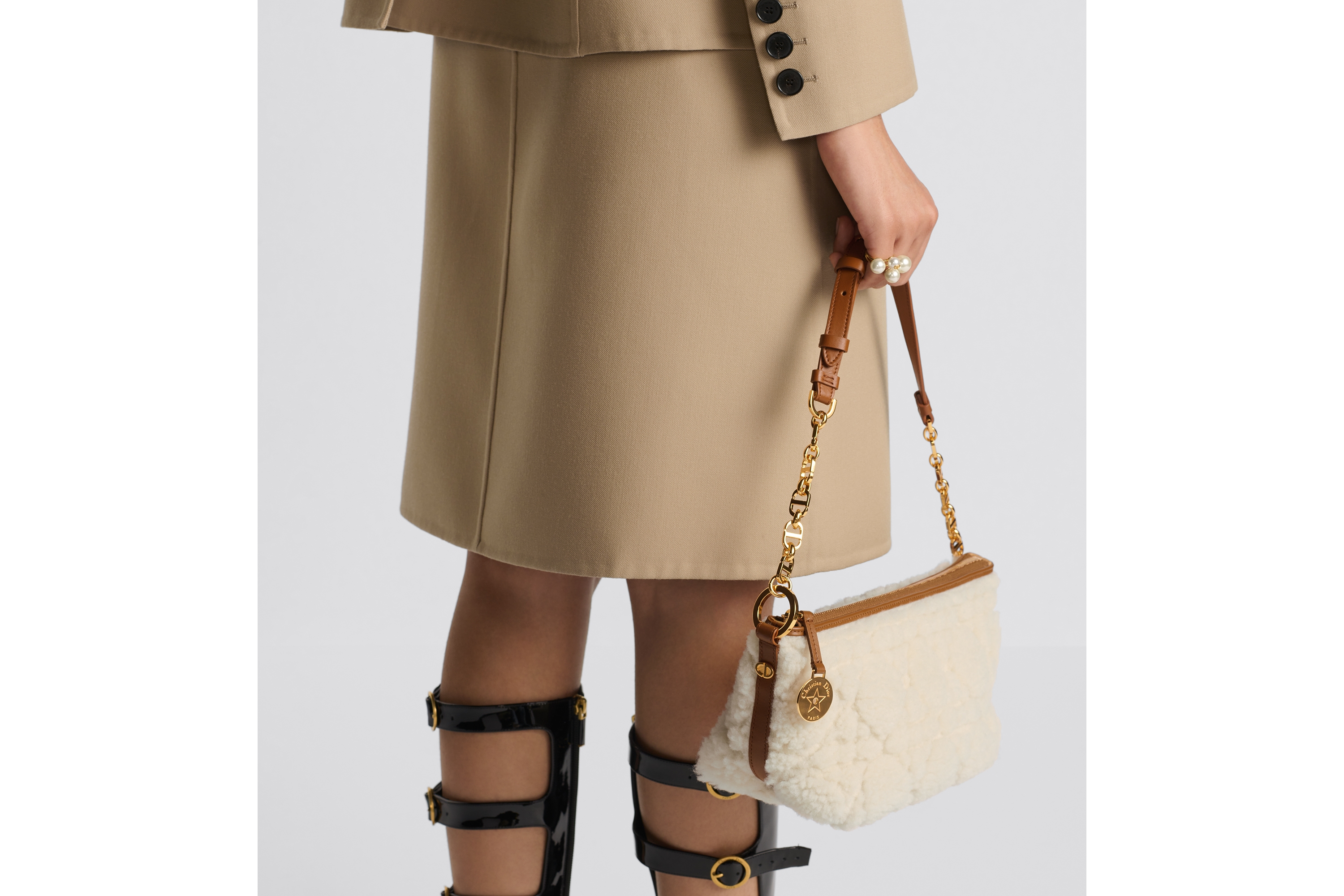 look_image_alt_prefix Diorstar 链条水饺包 米白色羊皮革皮毛一体藤格纹 E17