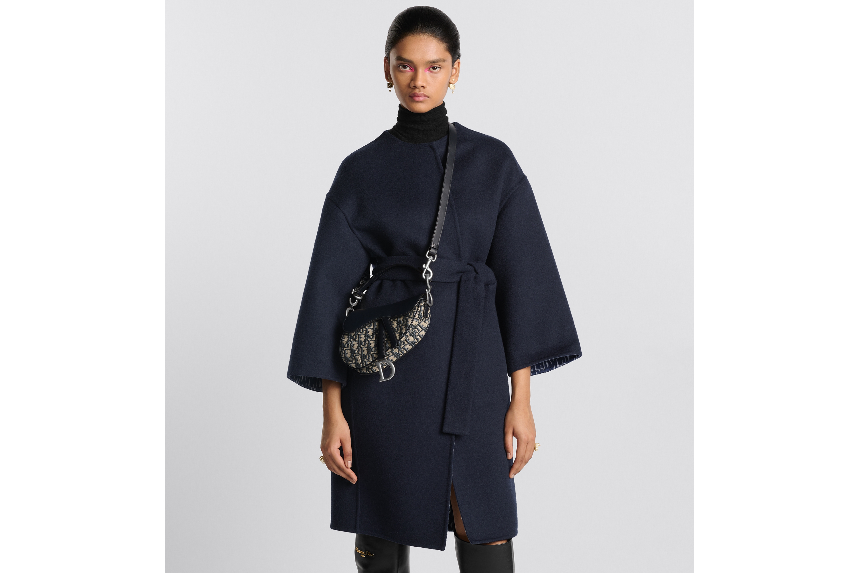 look_image_alt_prefix 迷你马鞍包（附肩带） 蓝色 Oblique 印花面料和光滑牛皮革 E04