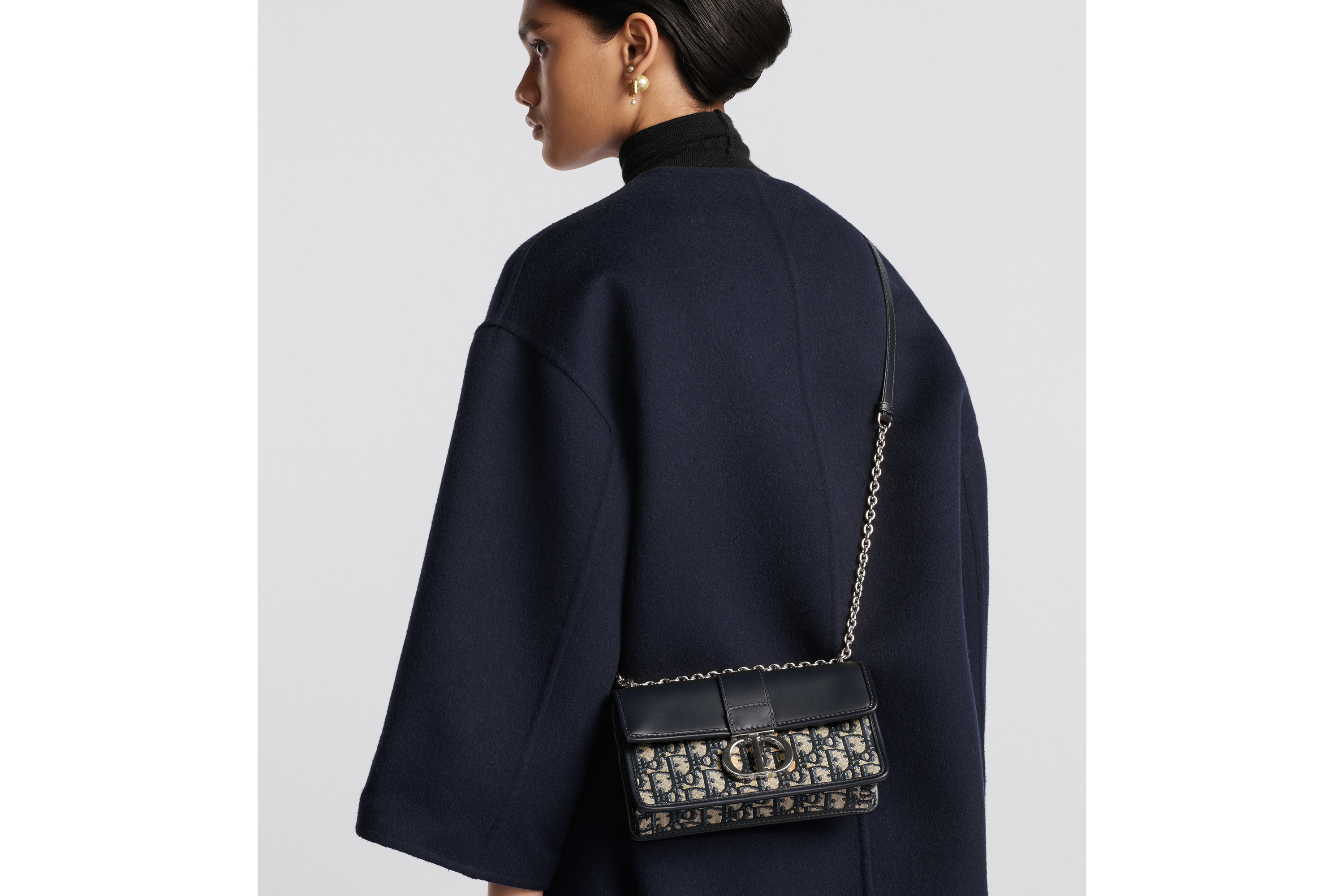 30 Montaigne East-West 链条手袋 蓝色 Oblique 印花面料和光滑牛皮革 E06