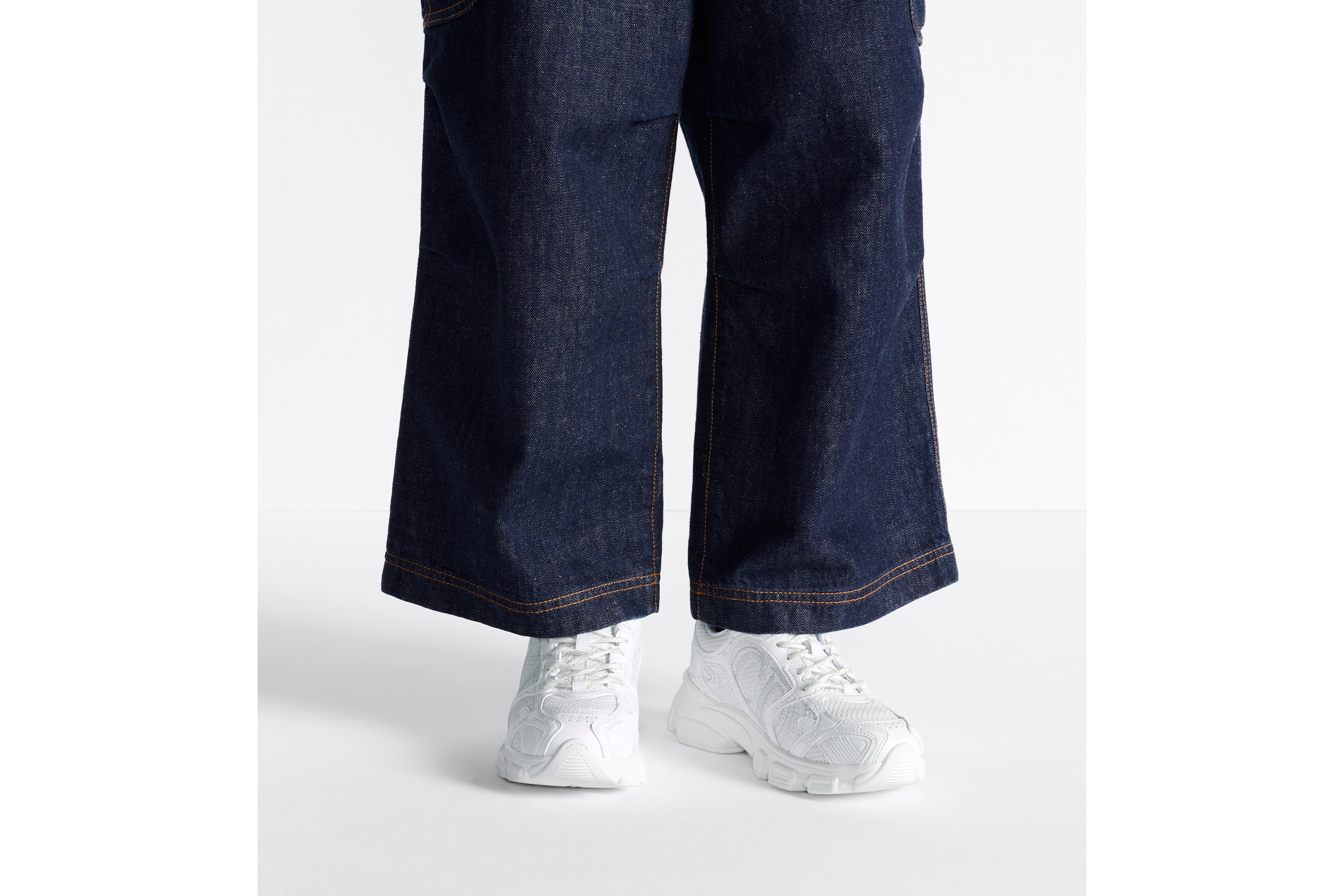 look_image_alt_prefix Dior Chrono 运动鞋 网眼织物和白色皮革效果镶片 E14