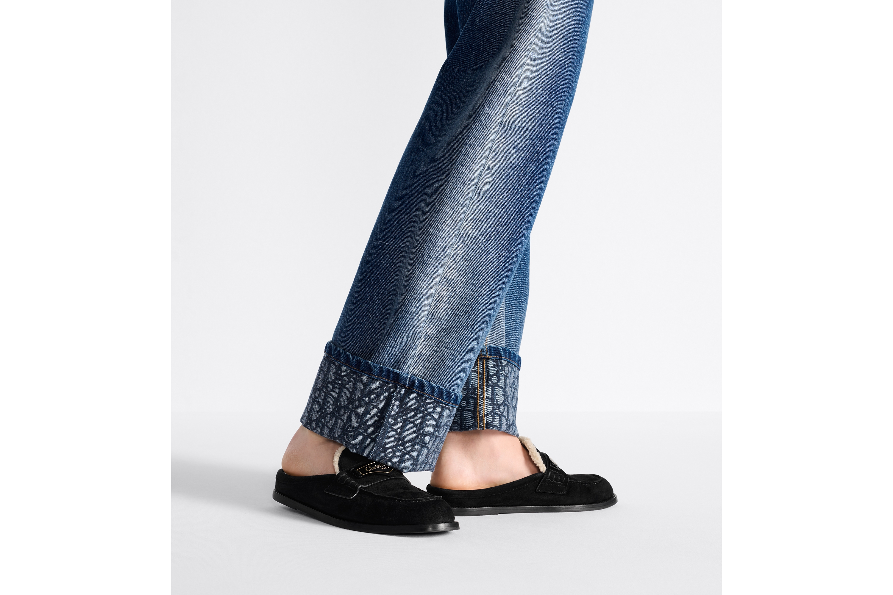 look_image_alt_prefix Dior Boy 穆勒鞋 黑色绒面羊皮革 E16