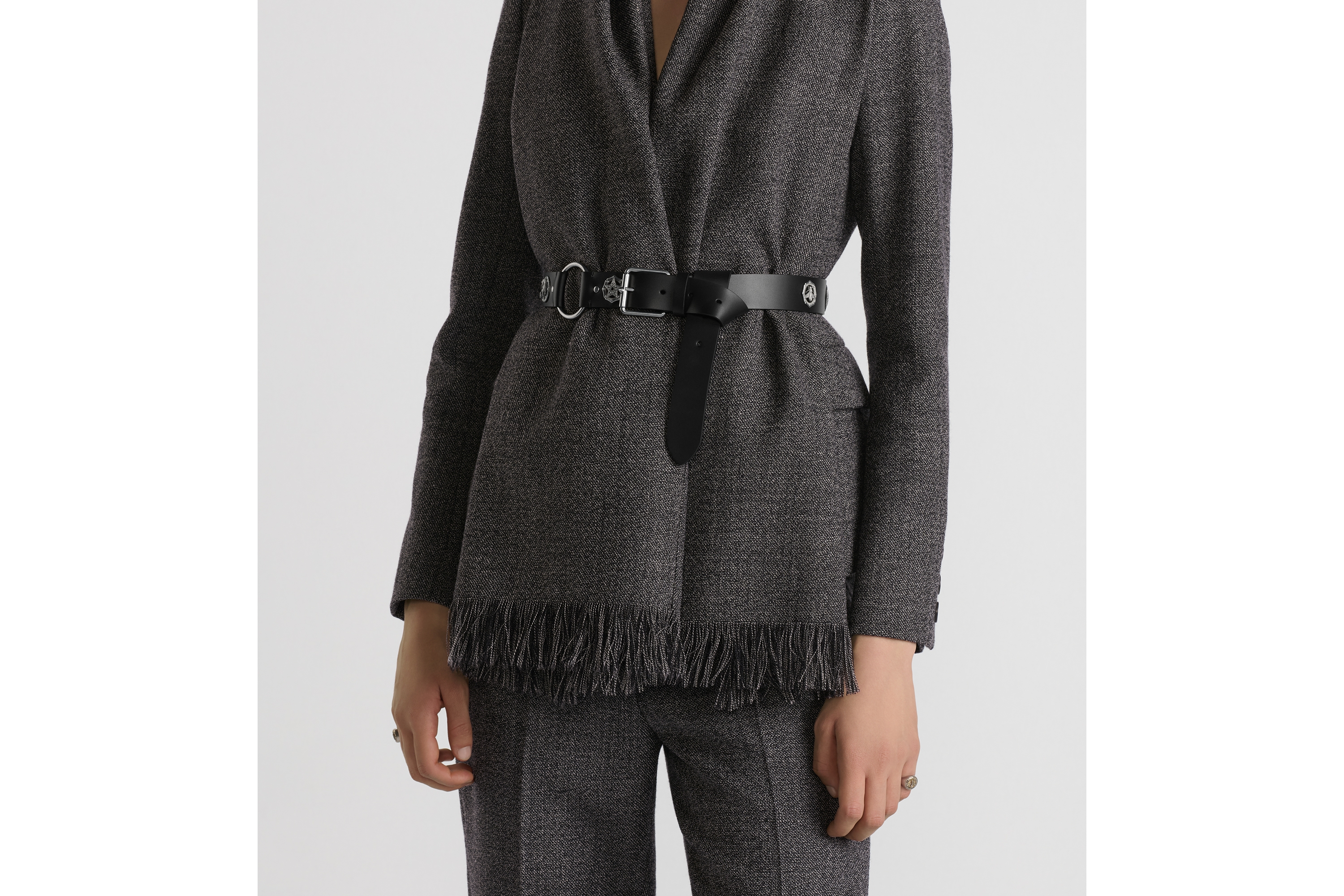 look_image_alt_prefix 单西 灰色绵羊毛粗花呢搭配腰带和可拆卸围巾 E13