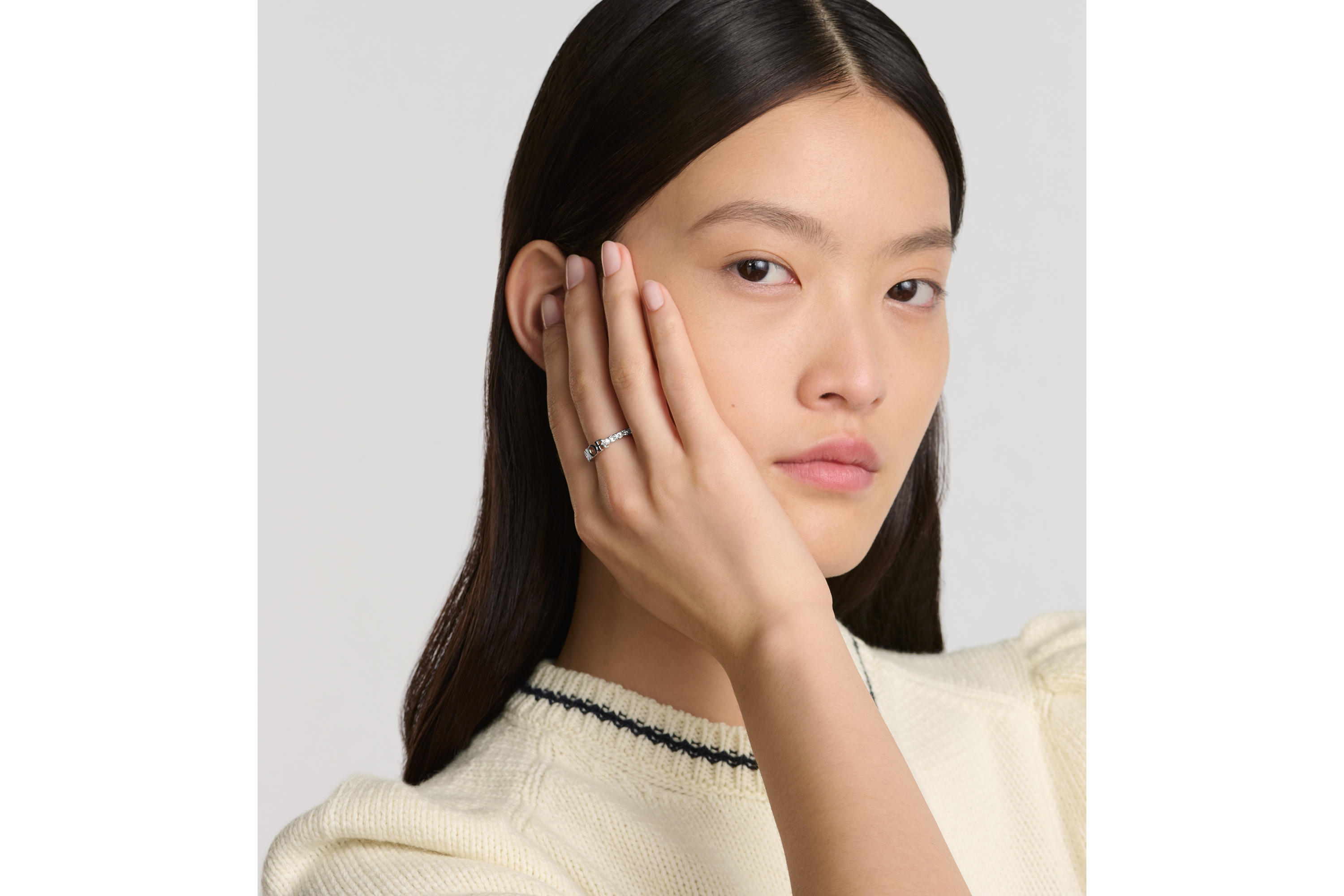 look_image_alt_prefix Dio(r)evolution 戒指 银色饰面金属和闪亮晶体装饰 E08