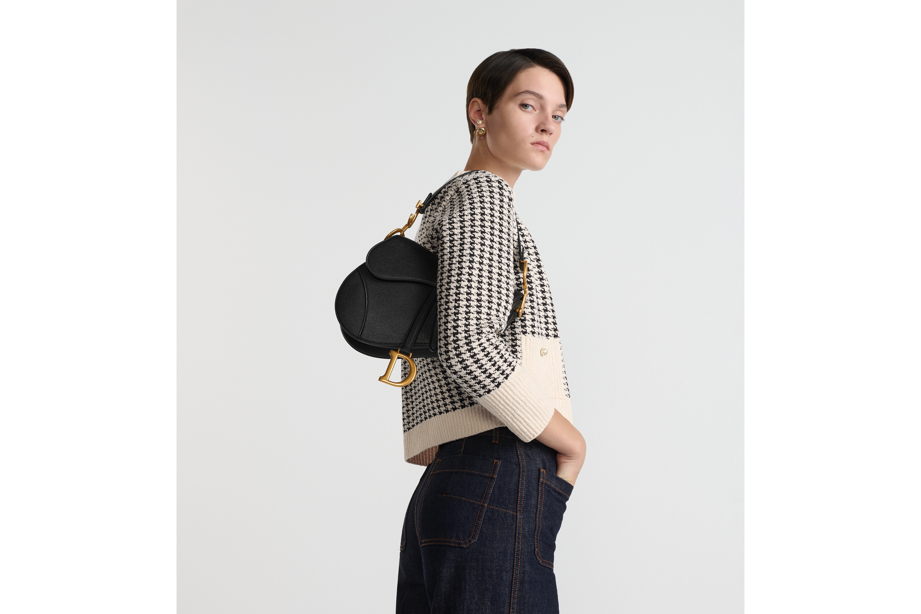 look_image_alt_prefix 马鞍包（附肩带） 黑色粒面牛皮革 E05