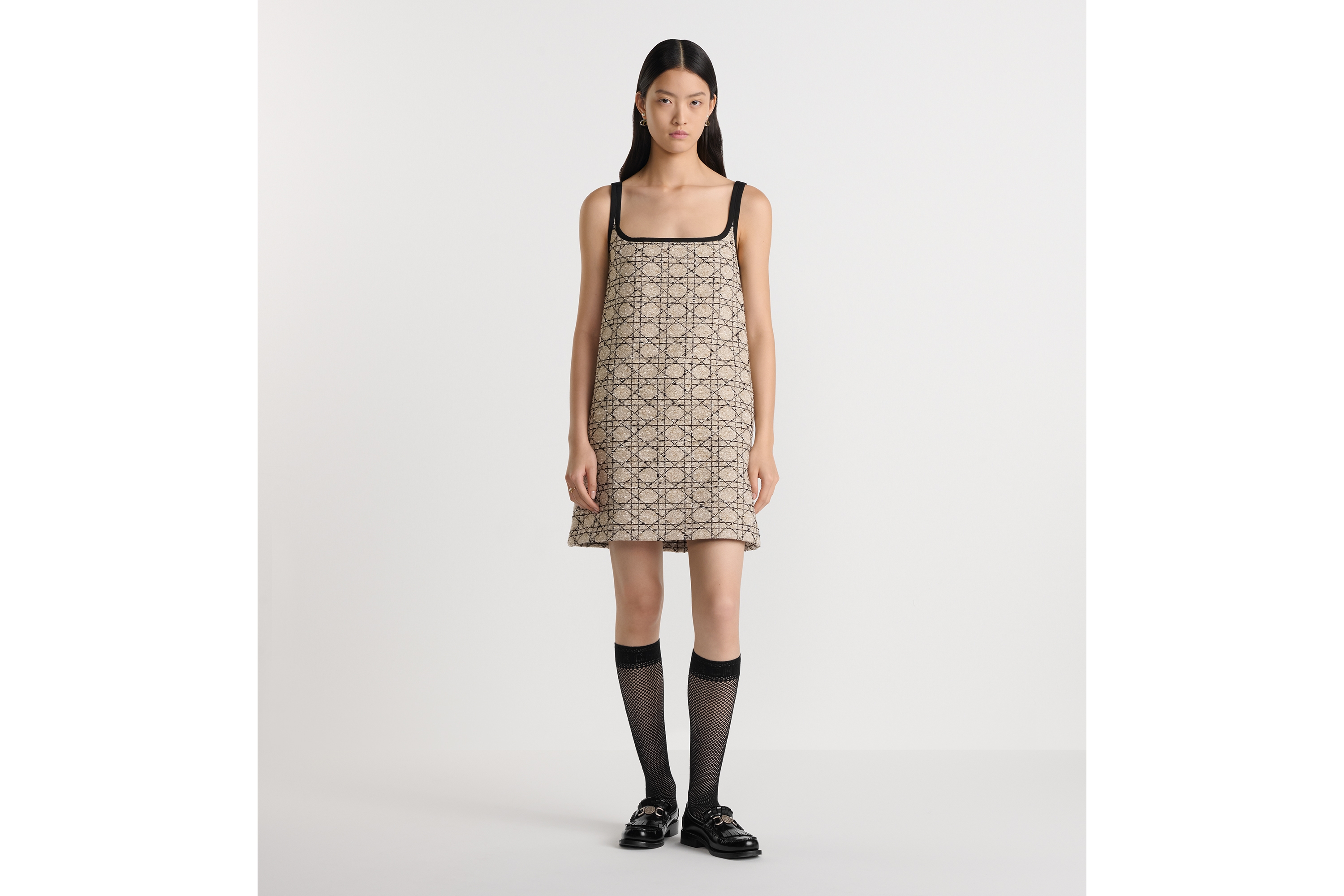 look_image_alt_prefix 短款喇叭形连衣裙 米色和黑色棉质混纺粗花呢藤格纹 E01