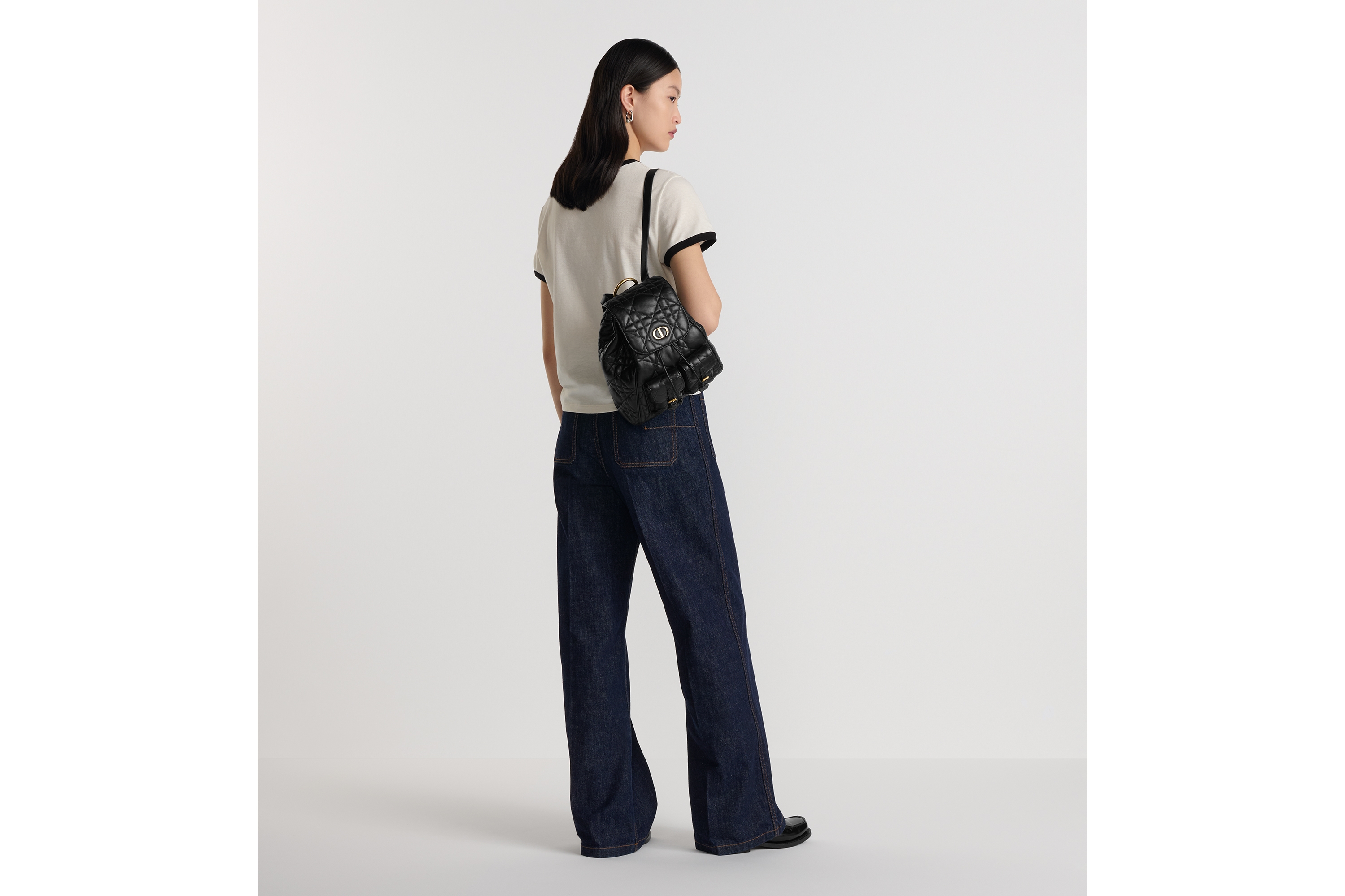 look_image_alt_prefix 中号 Dior Caro 双肩背包 黑色羊皮革超大藤格纹 E17