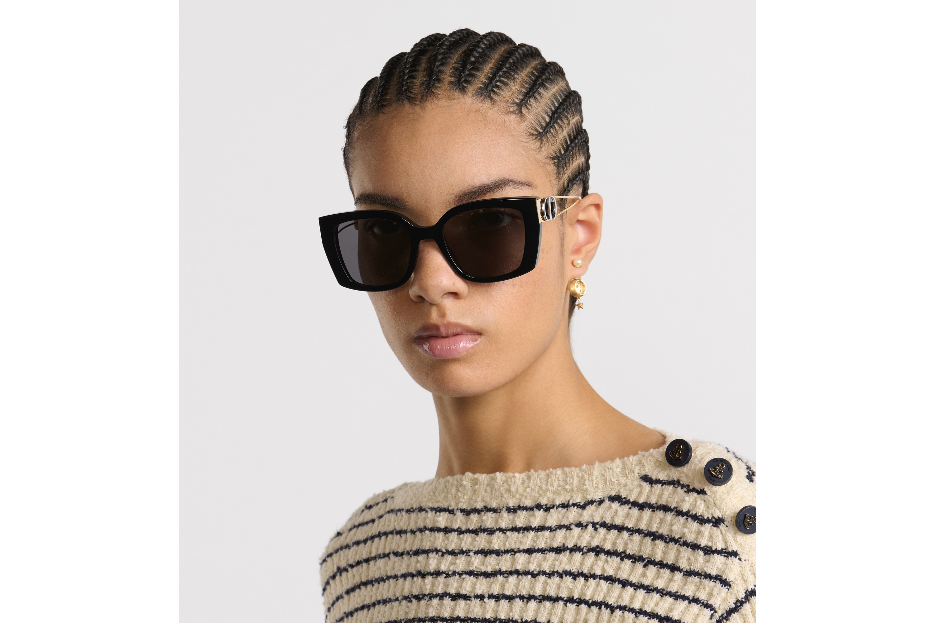 look_image_alt_prefix 30Montaigne S13F 太阳眼镜 黑色正方形镜框 E07