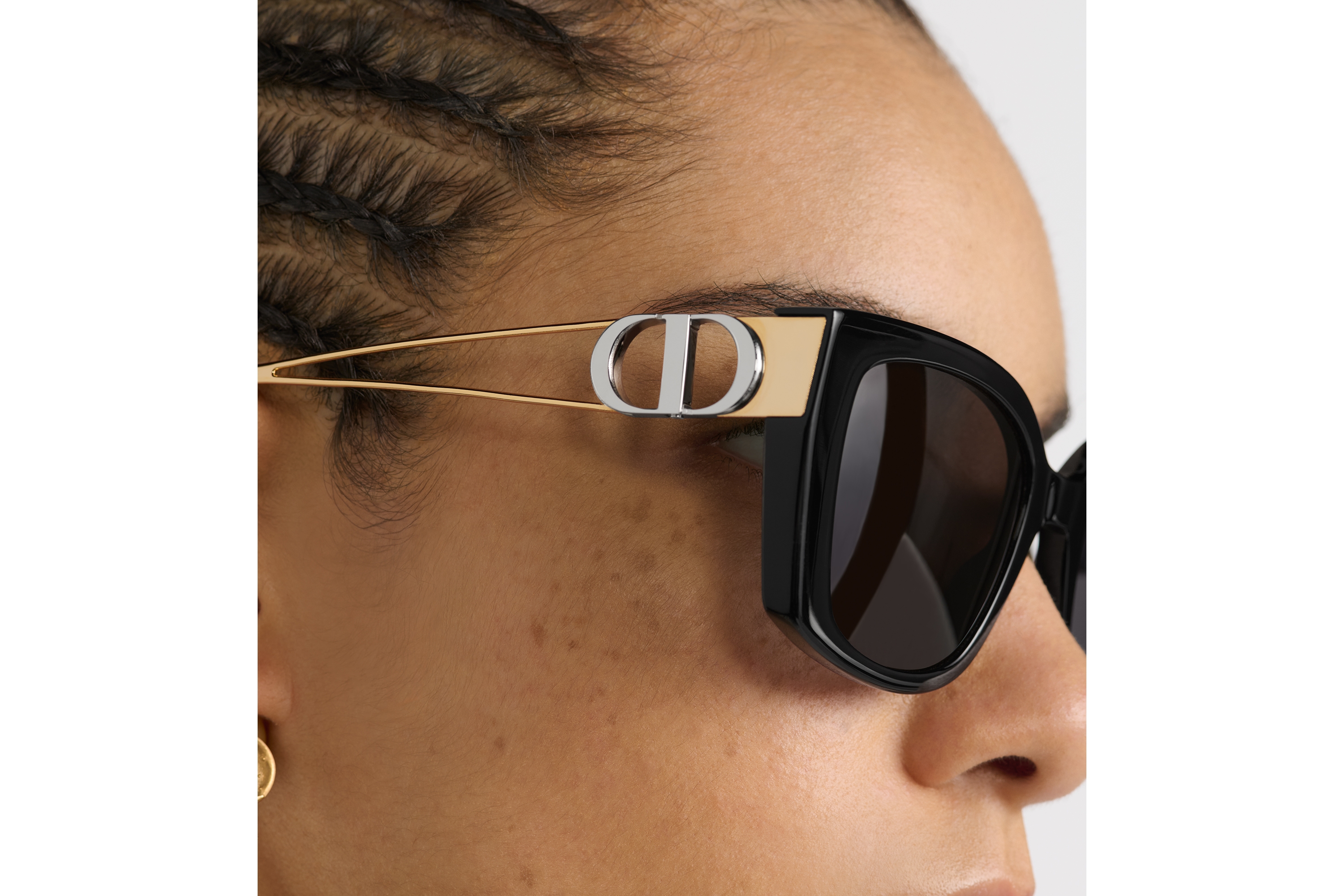 look_image_alt_prefix 30Montaigne S13F 太阳眼镜 黑色正方形镜框 E17