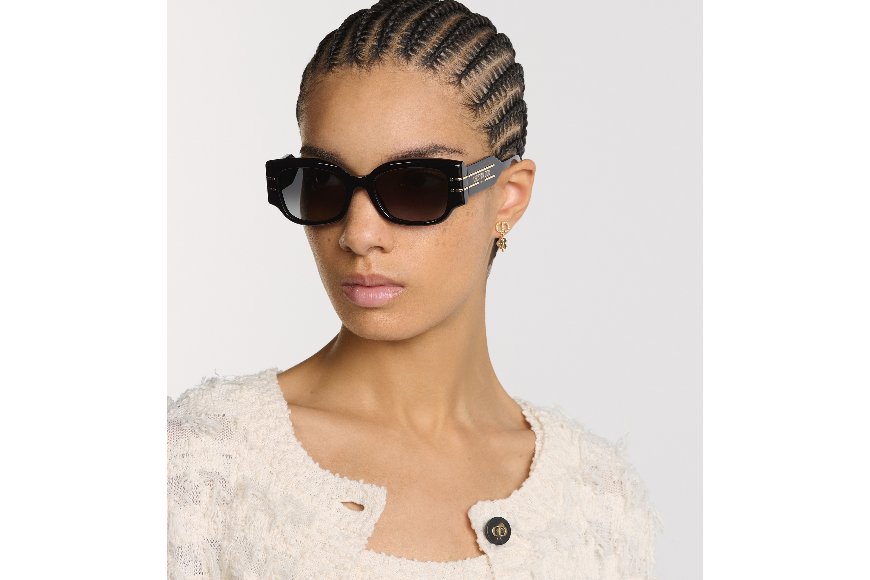 look_image_alt_prefix DiorSignature S13F 太阳眼镜 黑色方形镜框 E07
