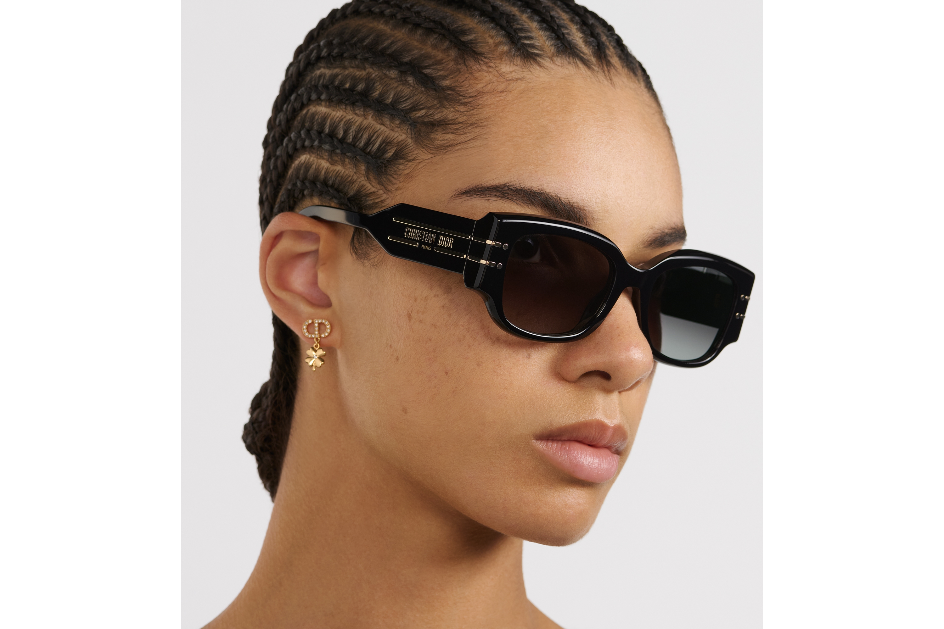 look_image_alt_prefix DiorSignature S13F 太阳眼镜 黑色方形镜框 E08
