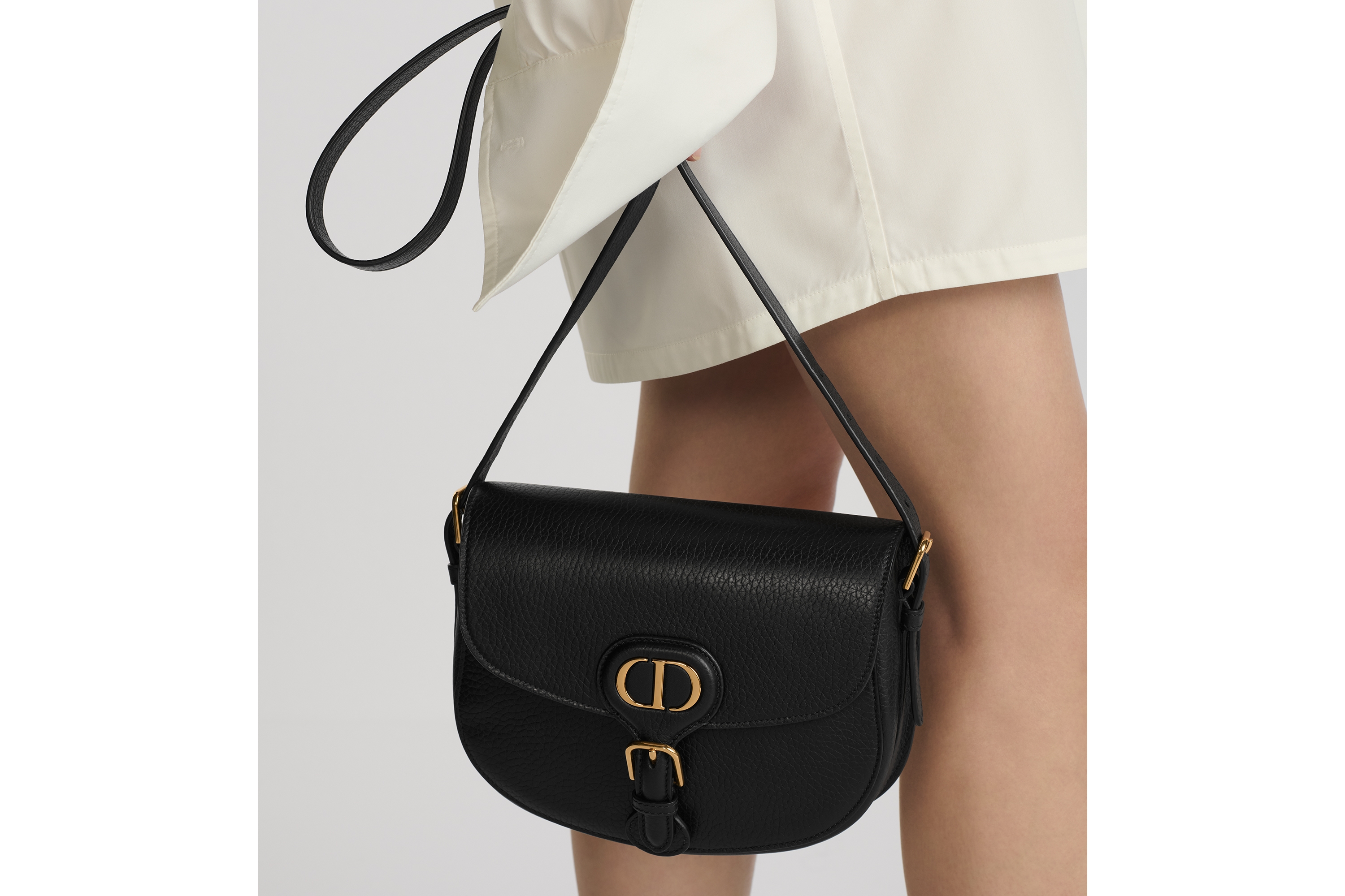 look_image_alt_prefix 中号 Dior Bobby 手袋 黑色粒面牛皮革 E17