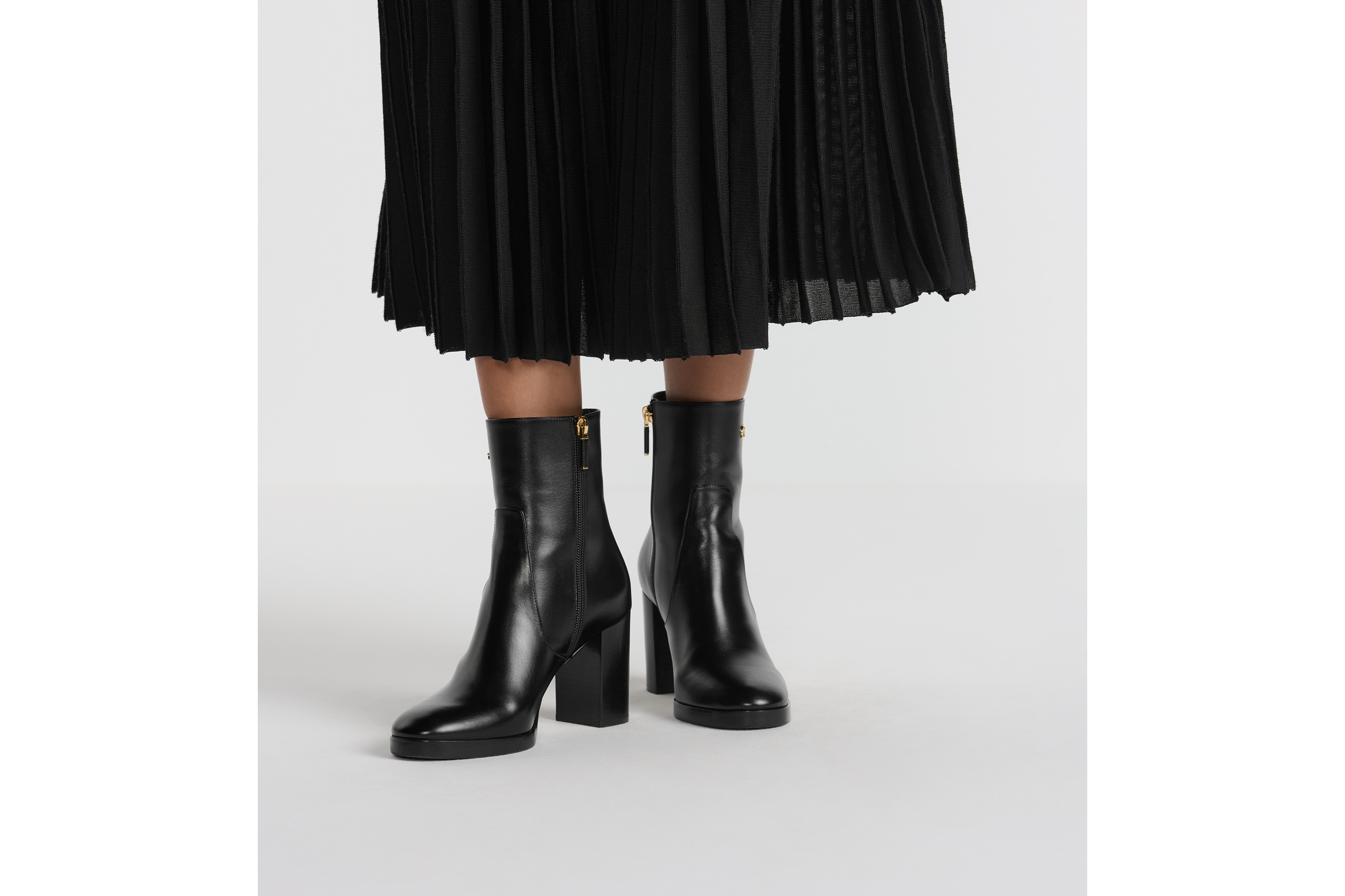 D-Town 带跟及踝靴 黑色牛皮革 E14