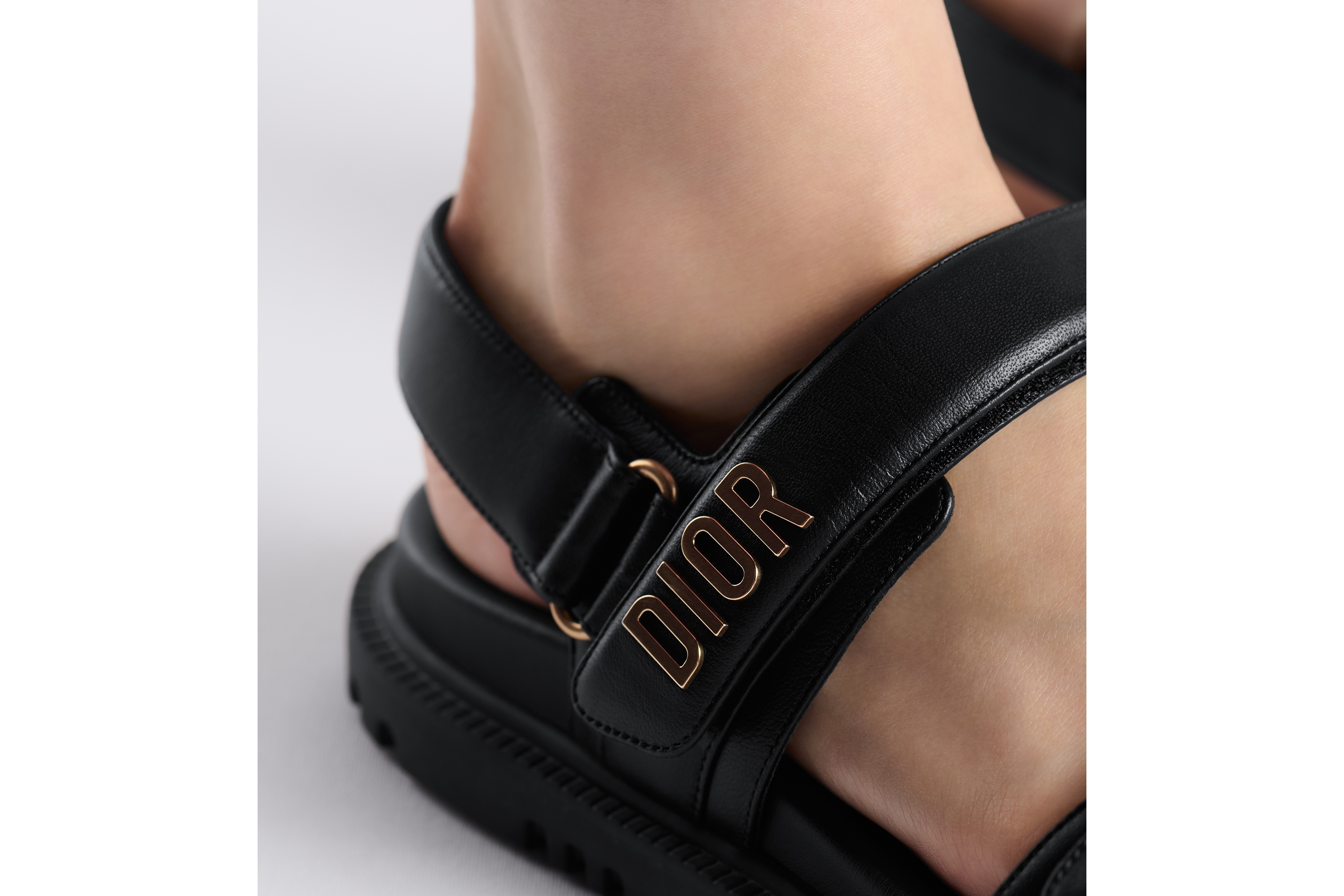 look_image_alt_prefix Dioract 凉鞋 黑色羊皮革 E17