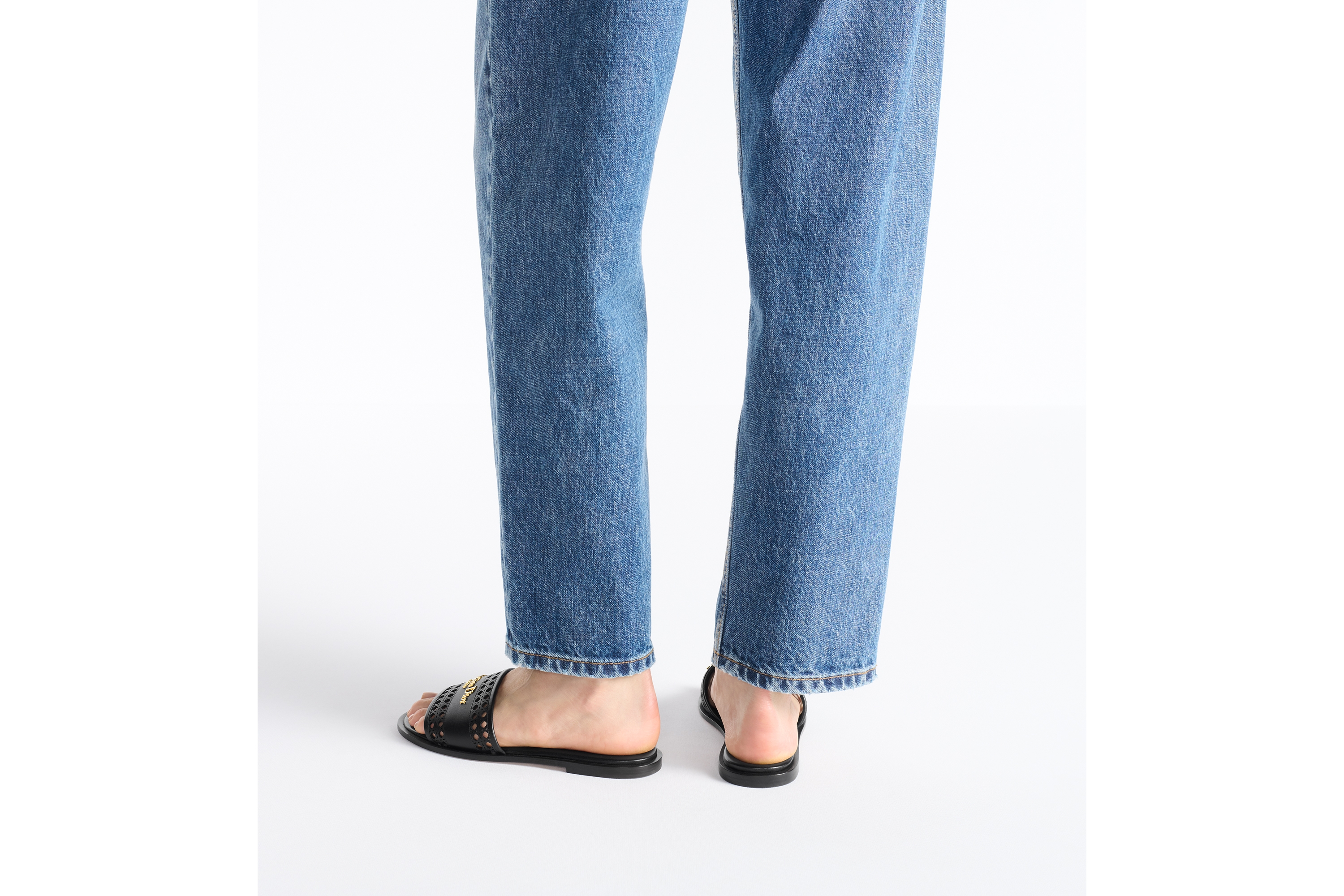 look_image_alt_prefix D-Lane 凉拖 黑色牛皮革镂空藤格纹图案 E16