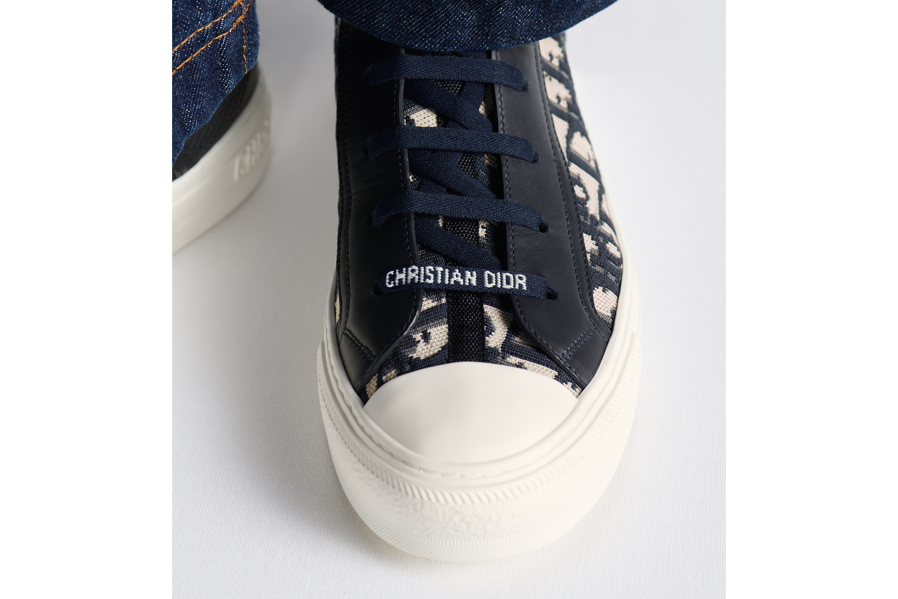look_image_alt_prefix Walk'n'Dior 运动鞋 深蓝色科技针织面料和牛皮革 Oblique 印花 E17