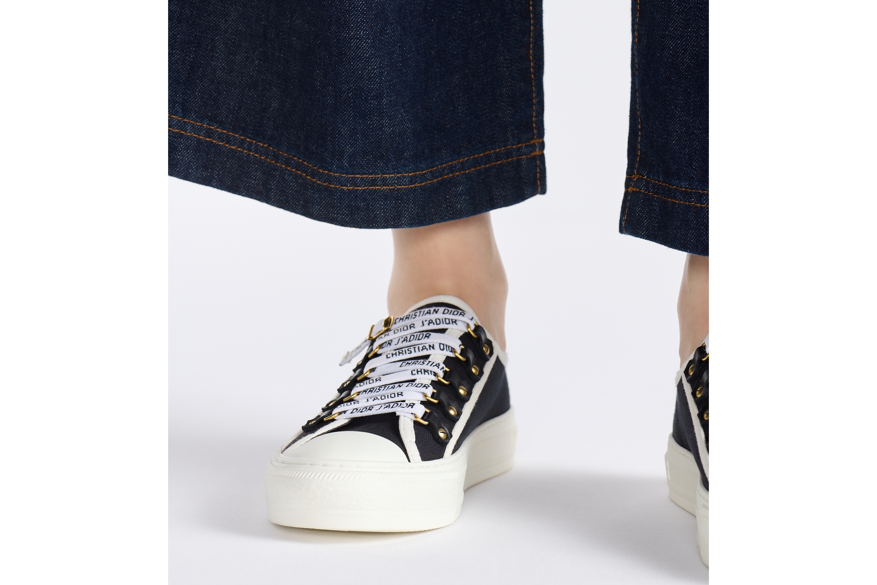 look_image_alt_prefix Walk'n'Dior 运动鞋 黑色棉质帆布面料 E14