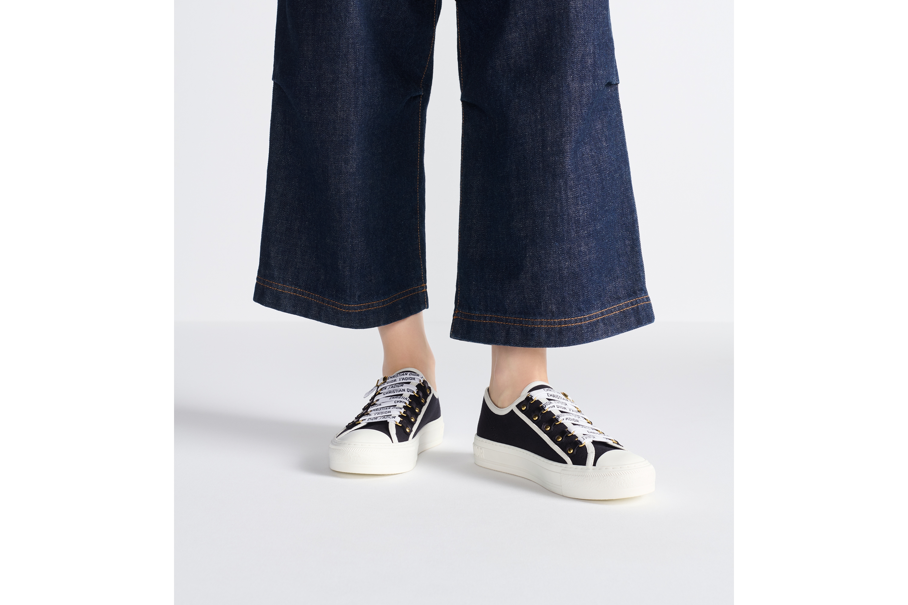 look_image_alt_prefix Walk'n'Dior 运动鞋 黑色棉质帆布面料 E15