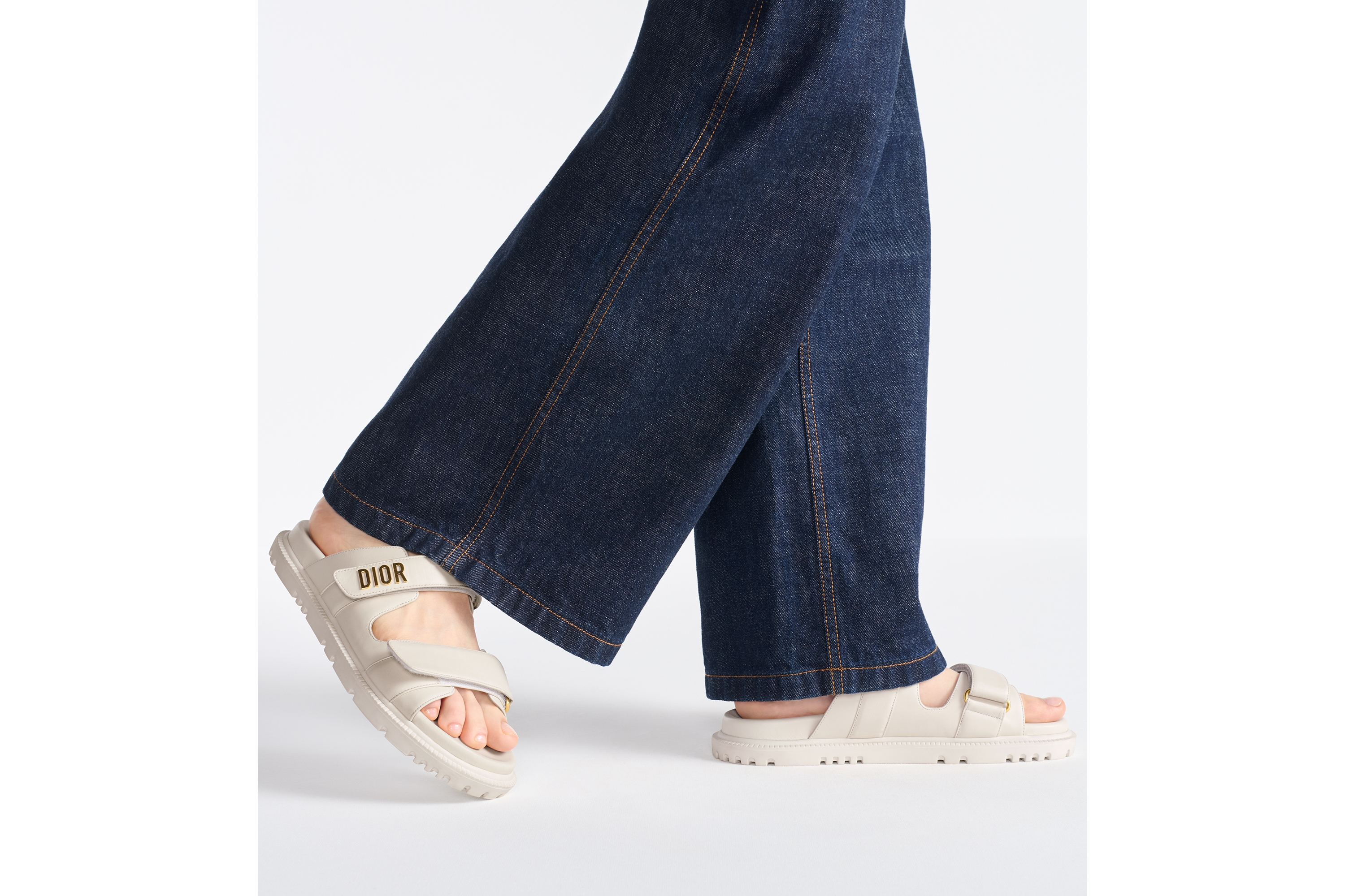 look_image_alt_prefix Dioract 凉拖 白色羊皮革 E15