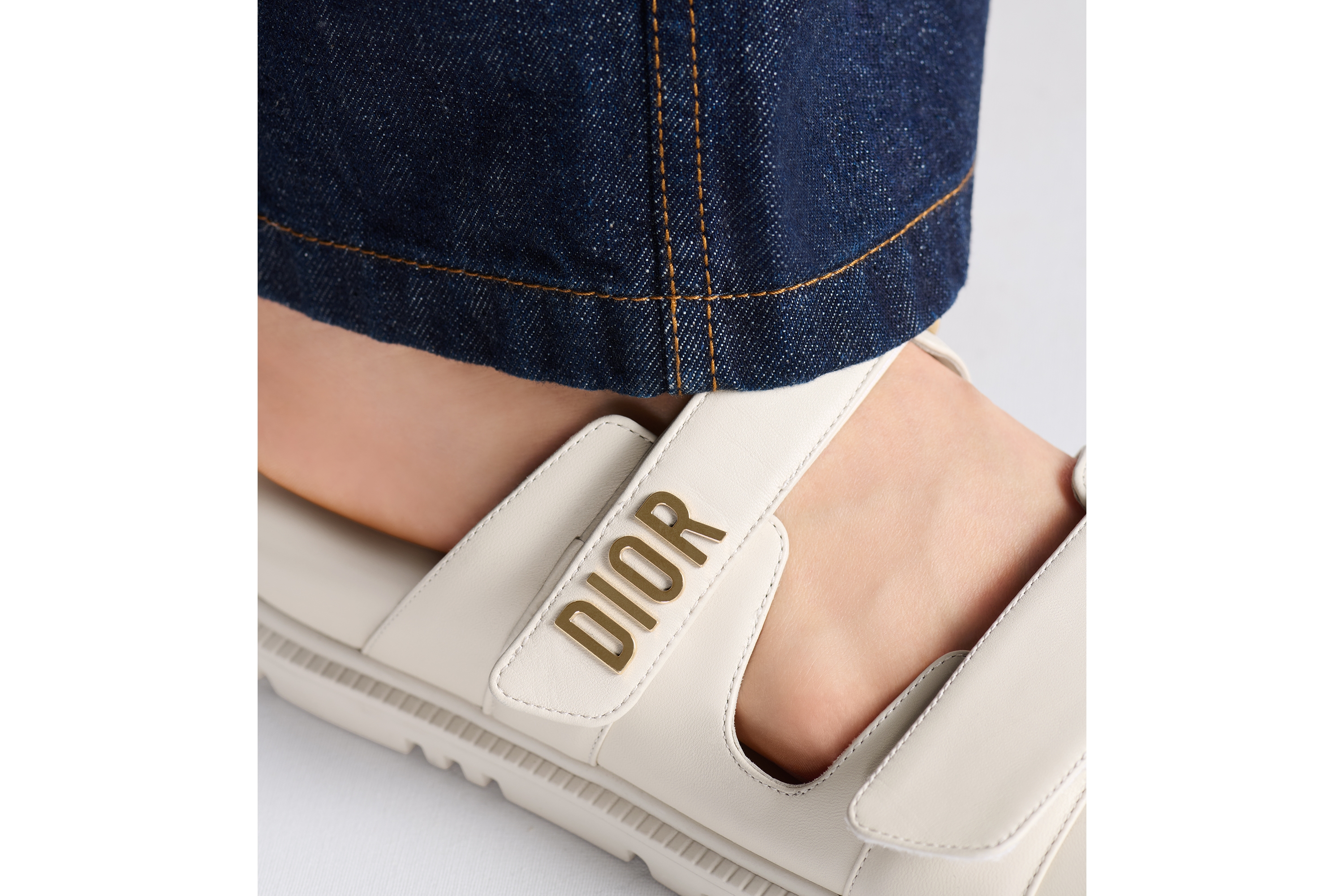 look_image_alt_prefix Dioract 凉拖 白色羊皮革 E17