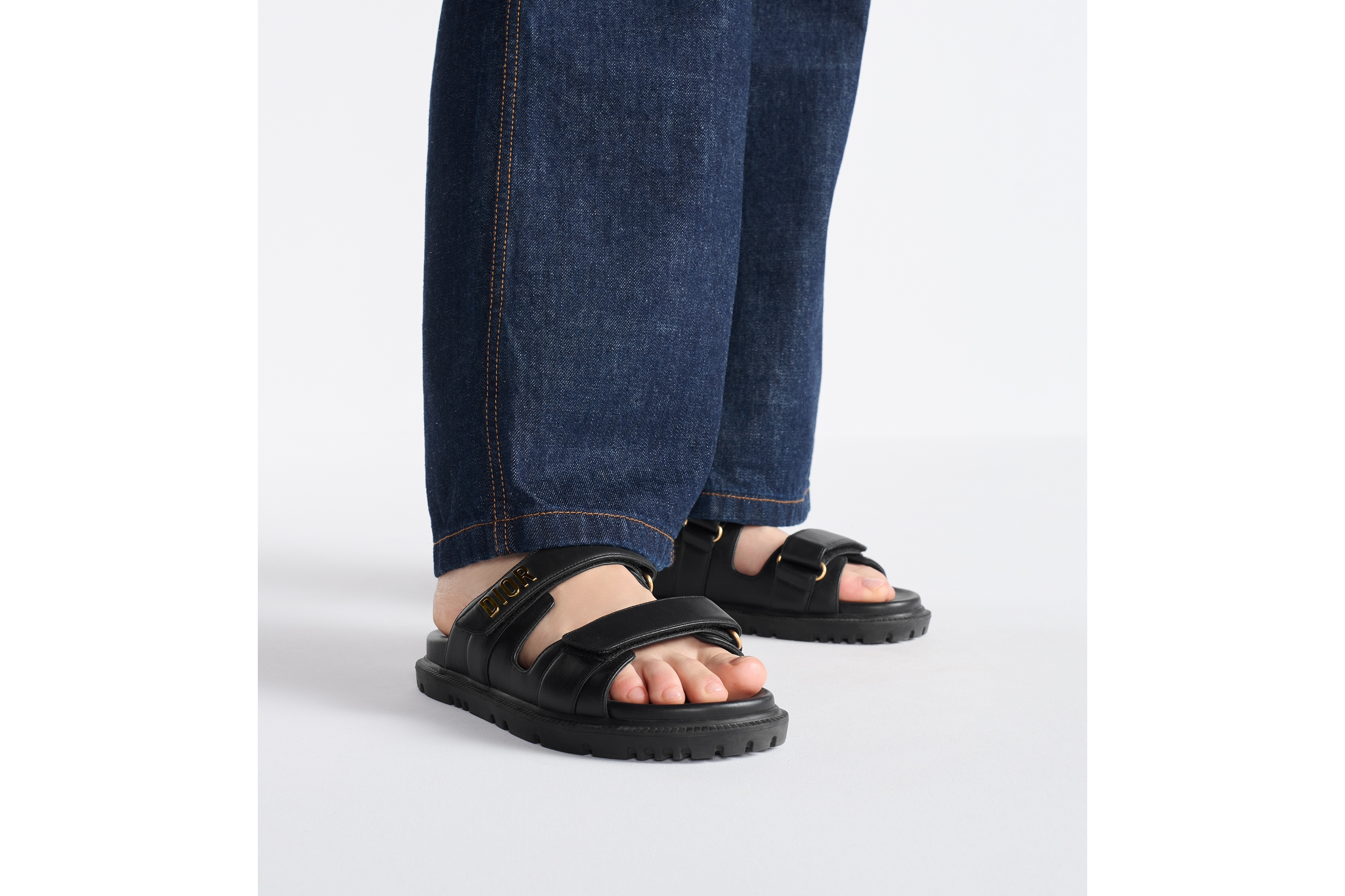 look_image_alt_prefix Dioract 凉拖 黑色羊皮革 E15