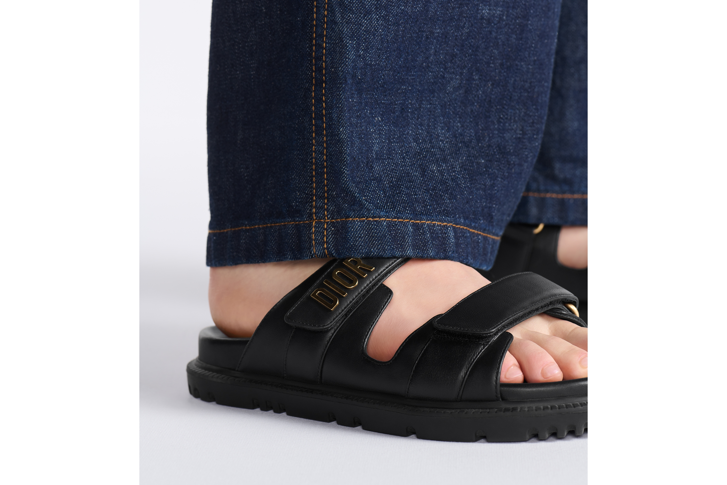 look_image_alt_prefix Dioract 凉拖 黑色羊皮革 E17