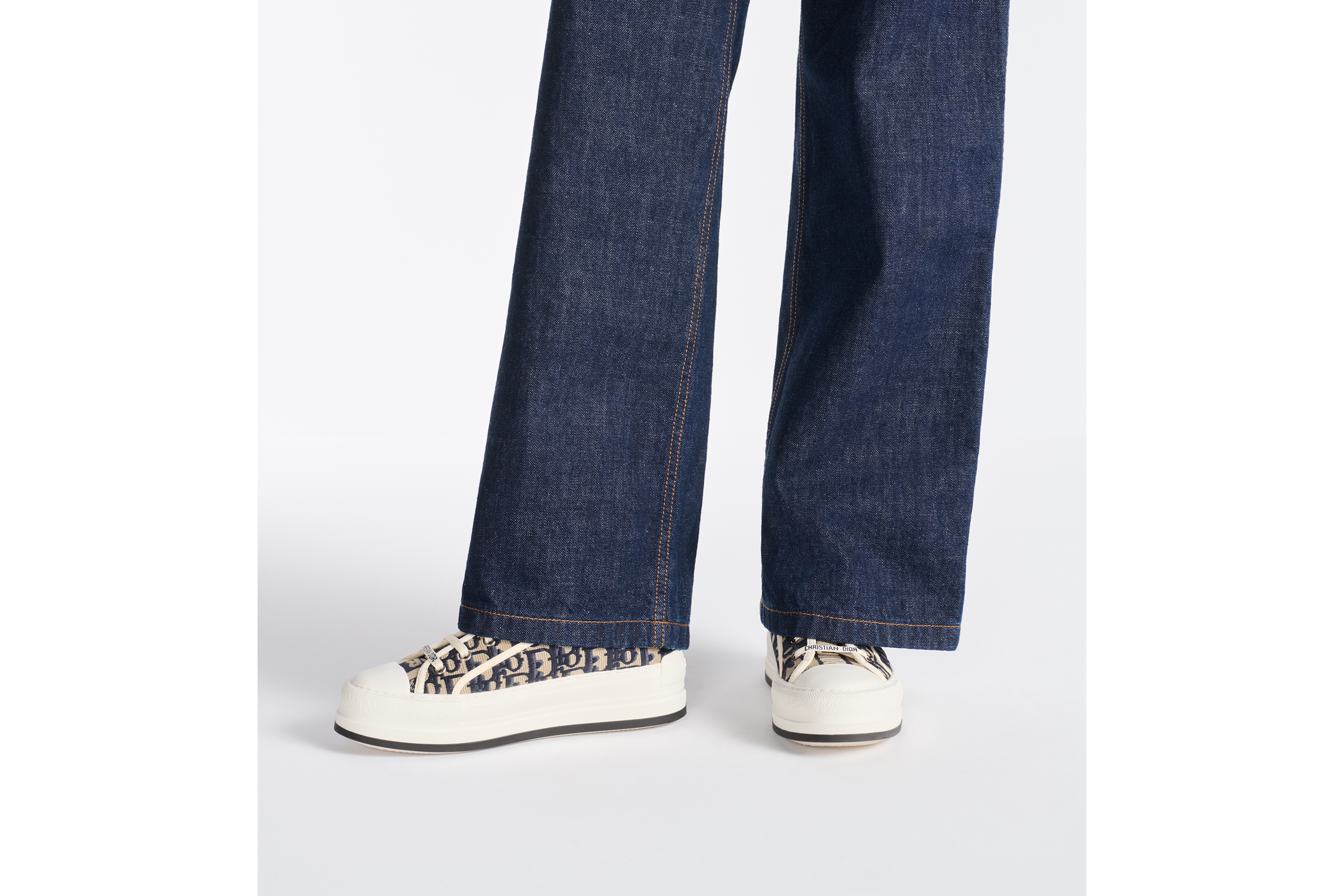 look_image_alt_prefix Walk'n'Dior 厚底运动鞋 深蓝色棉质刺绣面料 Oblique 印花 E14