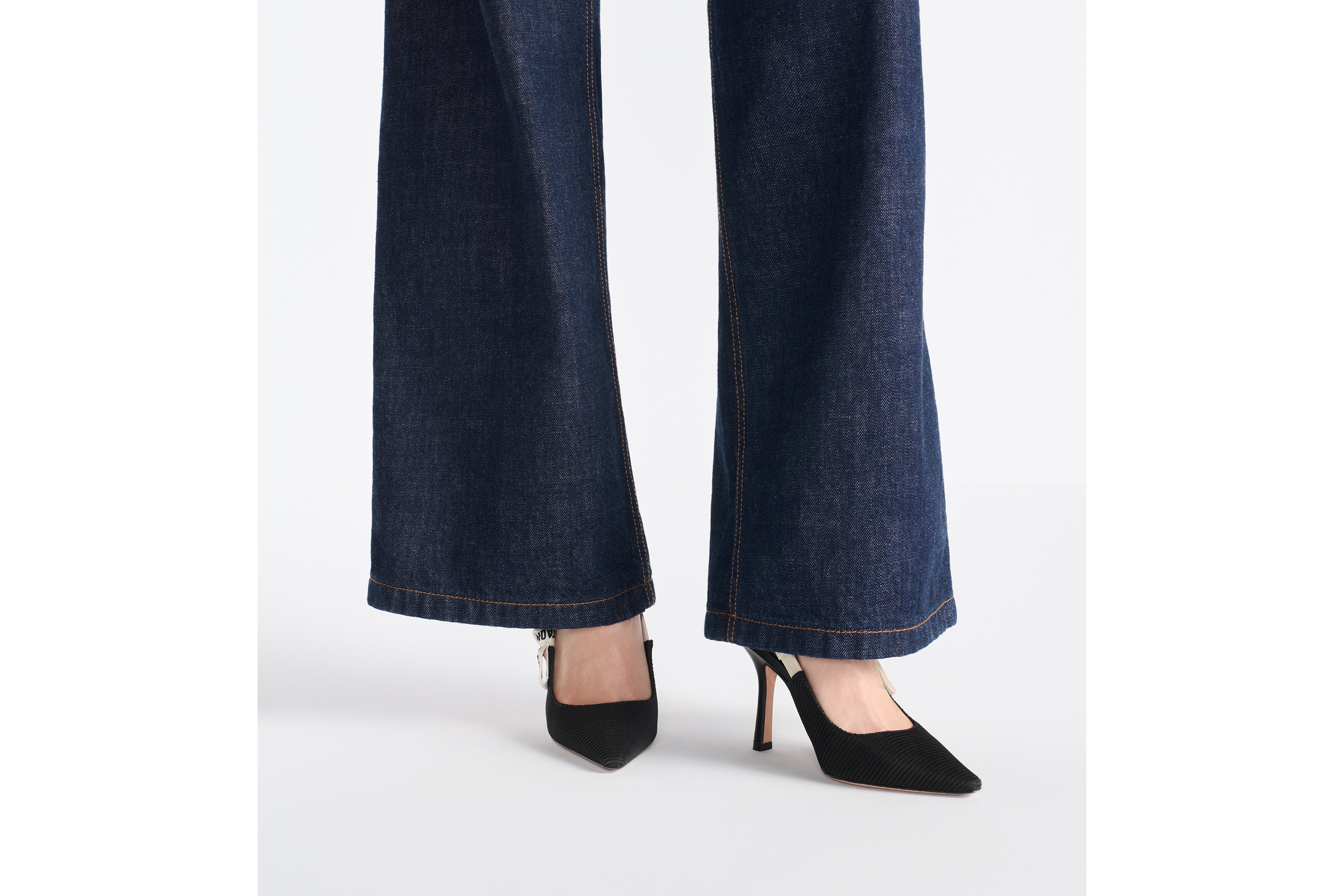 look_image_alt_prefix J'Adior 露跟高跟鞋 黑色科技面料 E14