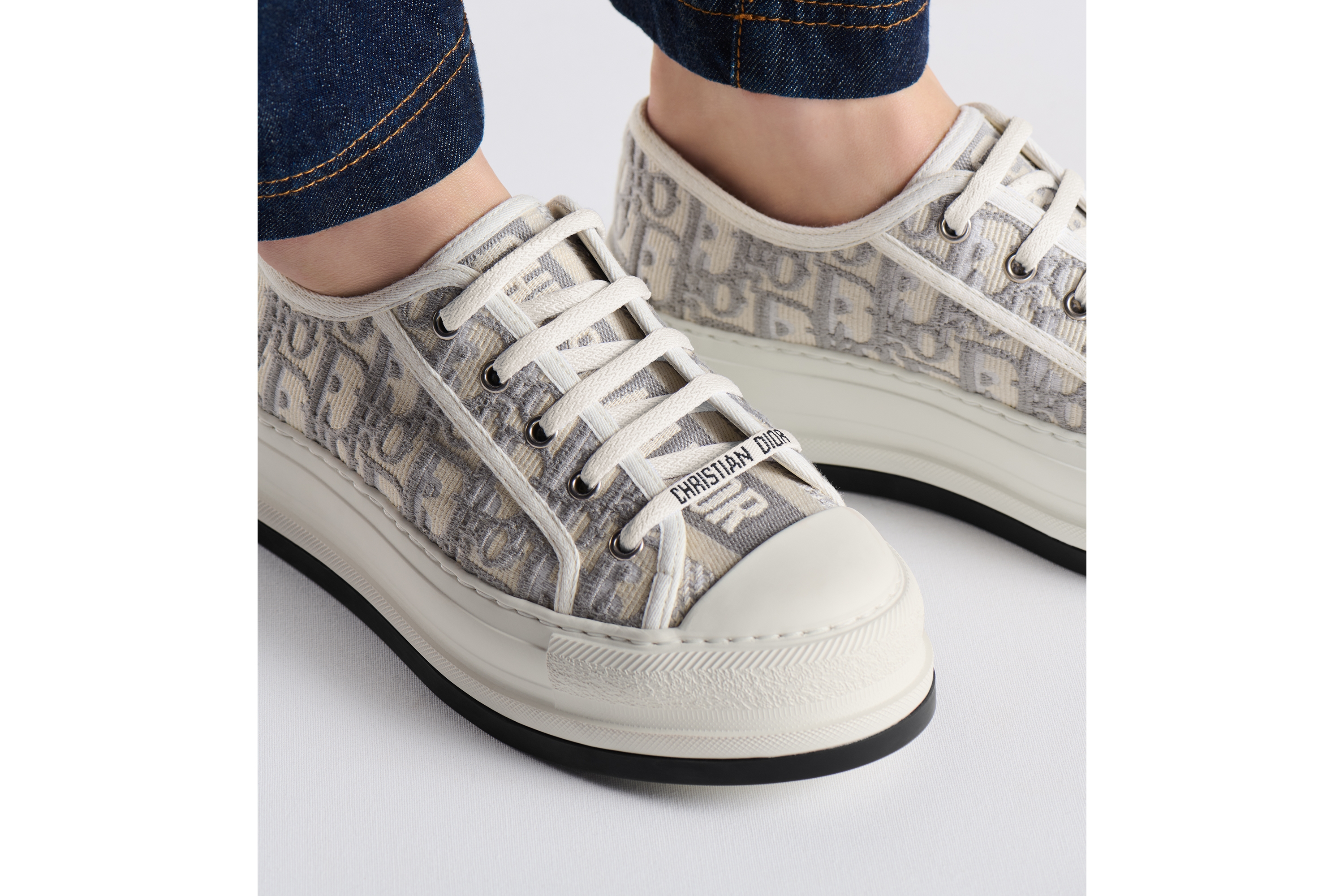 look_image_alt_prefix Walk'n'Dior 厚底运动鞋 岩石灰色棉质刺绣面料 Oblique 印花 E15