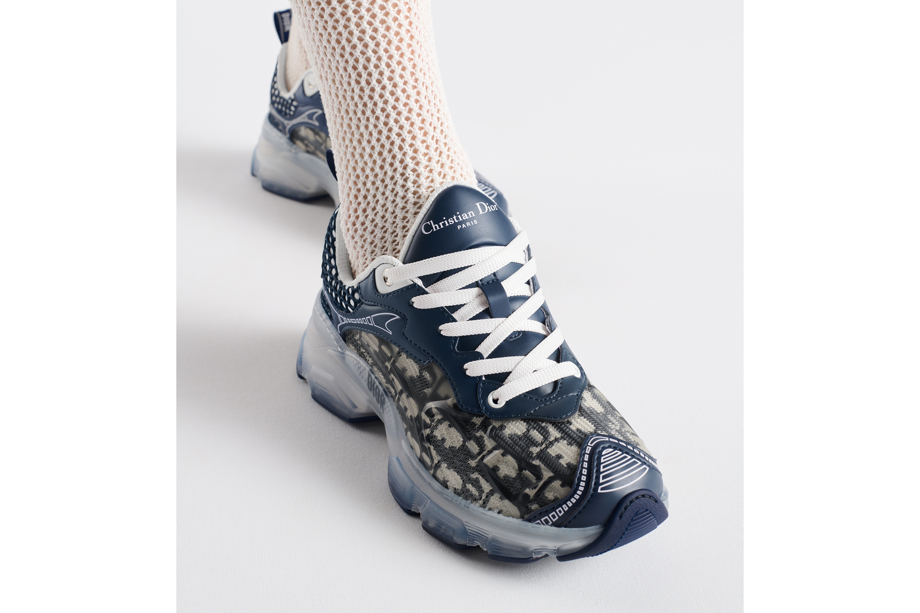 look_image_alt_prefix Dior Vibe 运动鞋 深蓝色科技面料 Oblique 印花和透明橡胶 E15