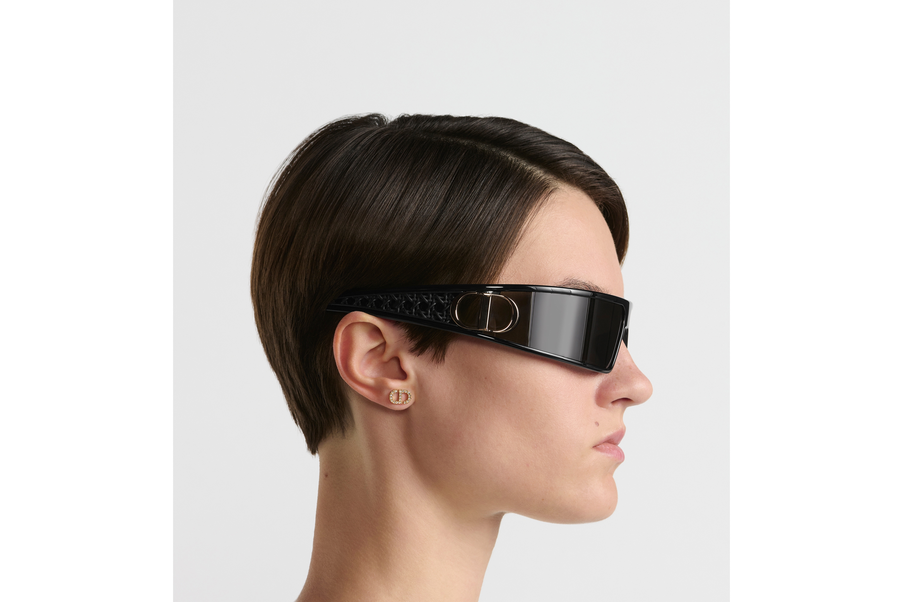 VeryDior M1U 太阳眼镜 黑色镜框眼罩式造型 E08