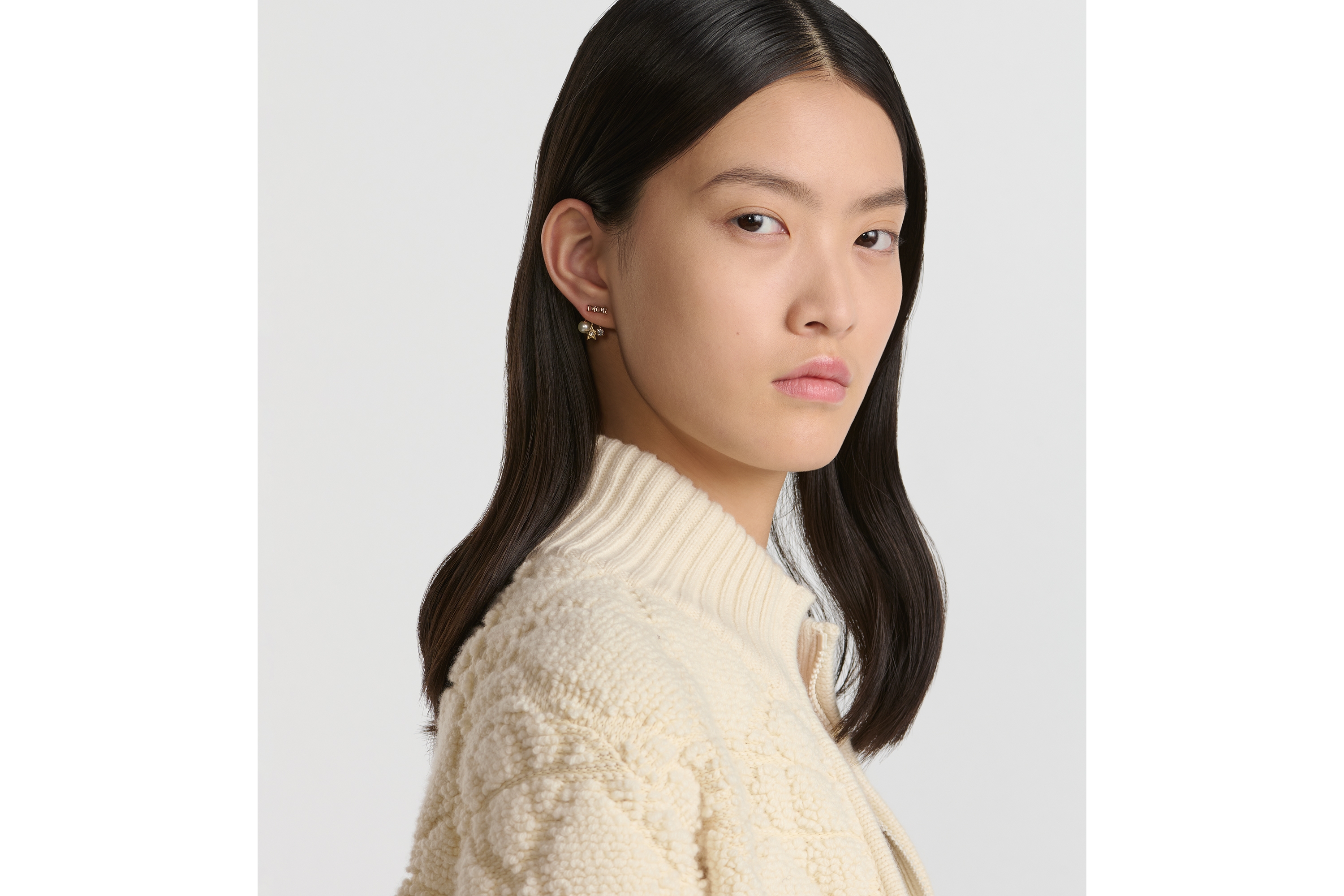 look_image_alt_prefix Dio(r)evolution 耳环 金色饰面金属、白色树脂珠饰和闪亮晶体装饰 E08