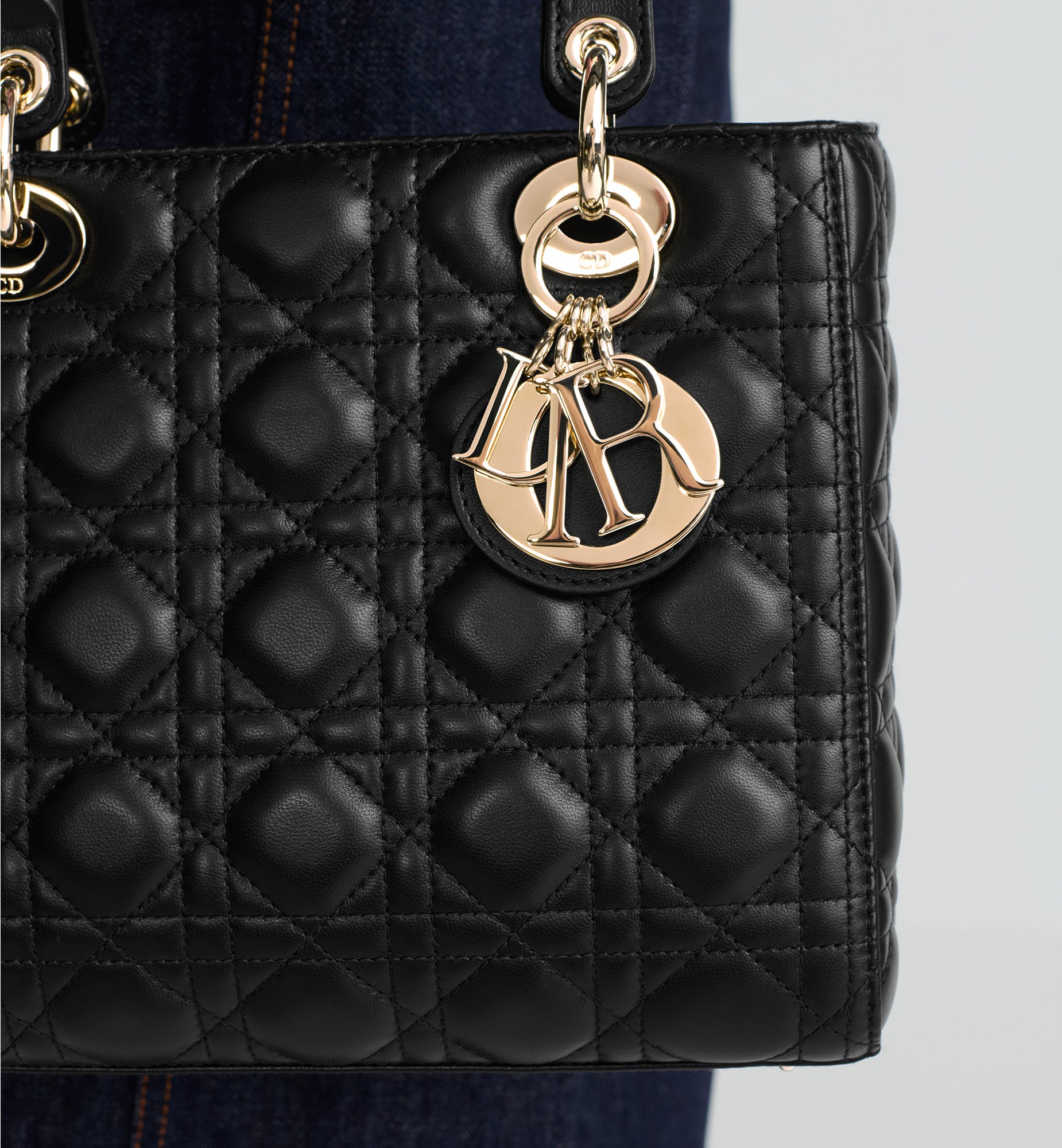 中号Lady Dior 手袋黑色羊皮革藤格纹| DIOR 中号Lady Dior 手袋黑色羊皮革藤格纹| DIOR