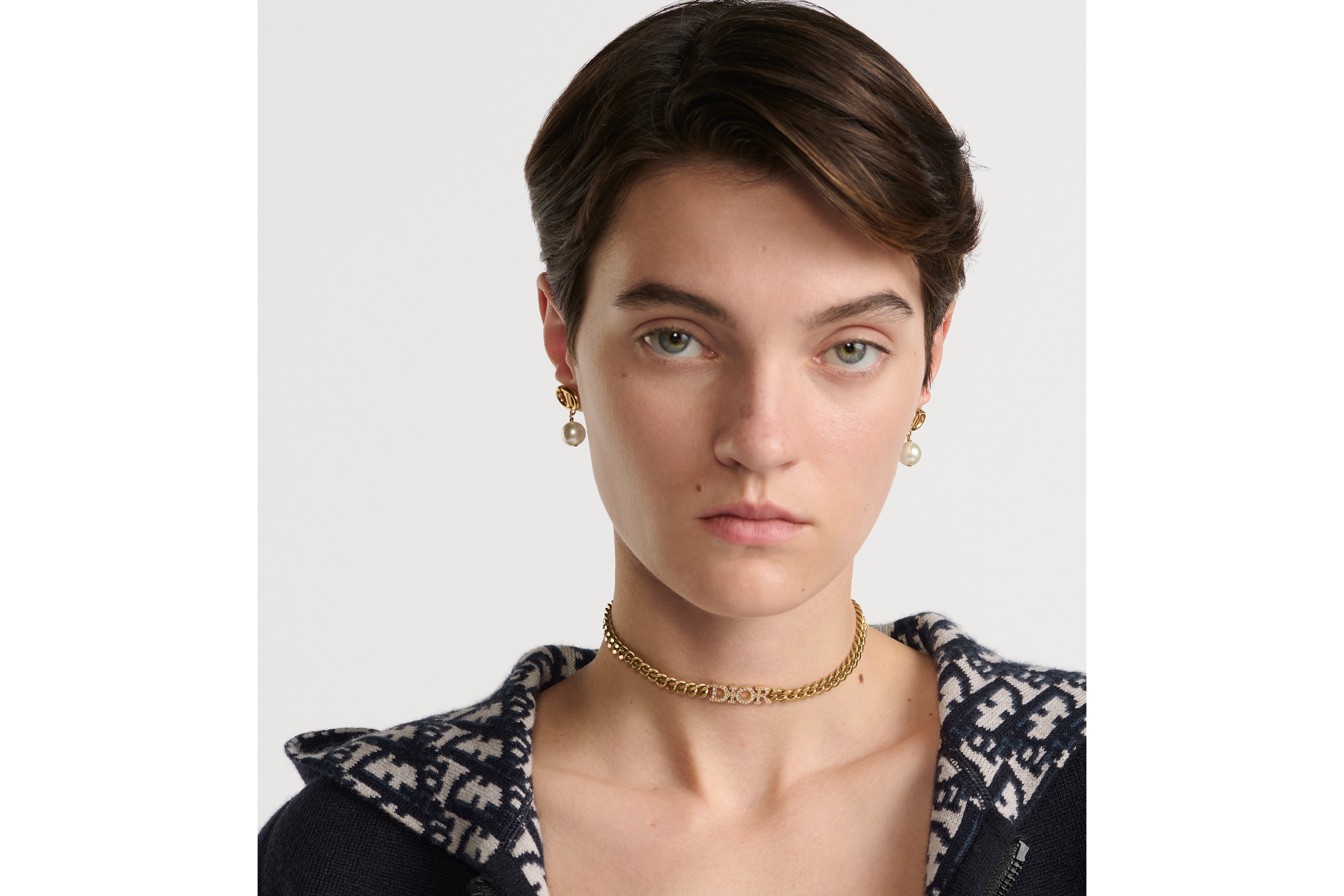 look_image_alt_prefix Dio(r)evolution 短项链 金色饰面金属和白色仿水晶装饰 E08