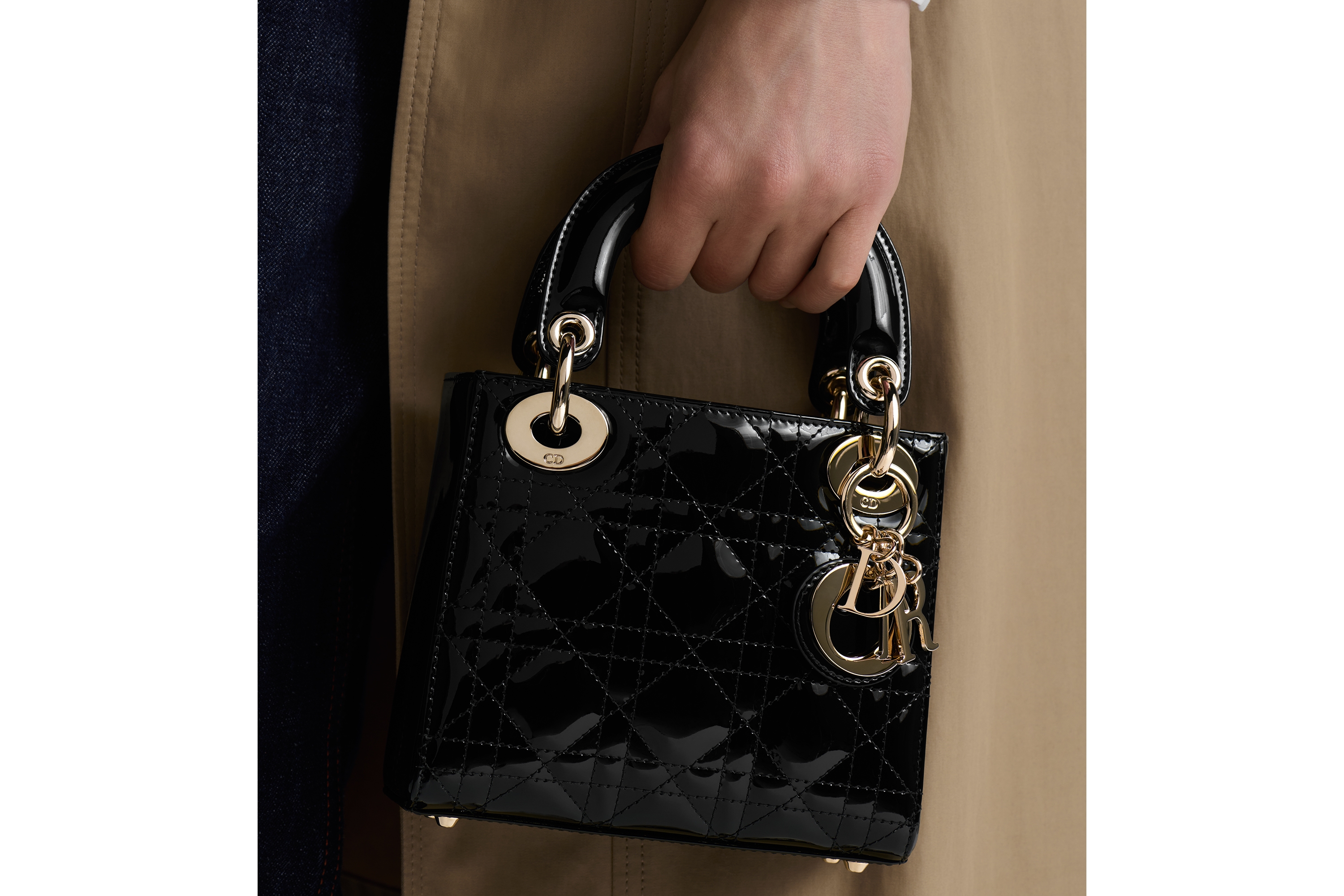 look_image_alt_prefix 迷你 Lady Dior 手袋 黑色漆皮牛皮革藤格纹 E10