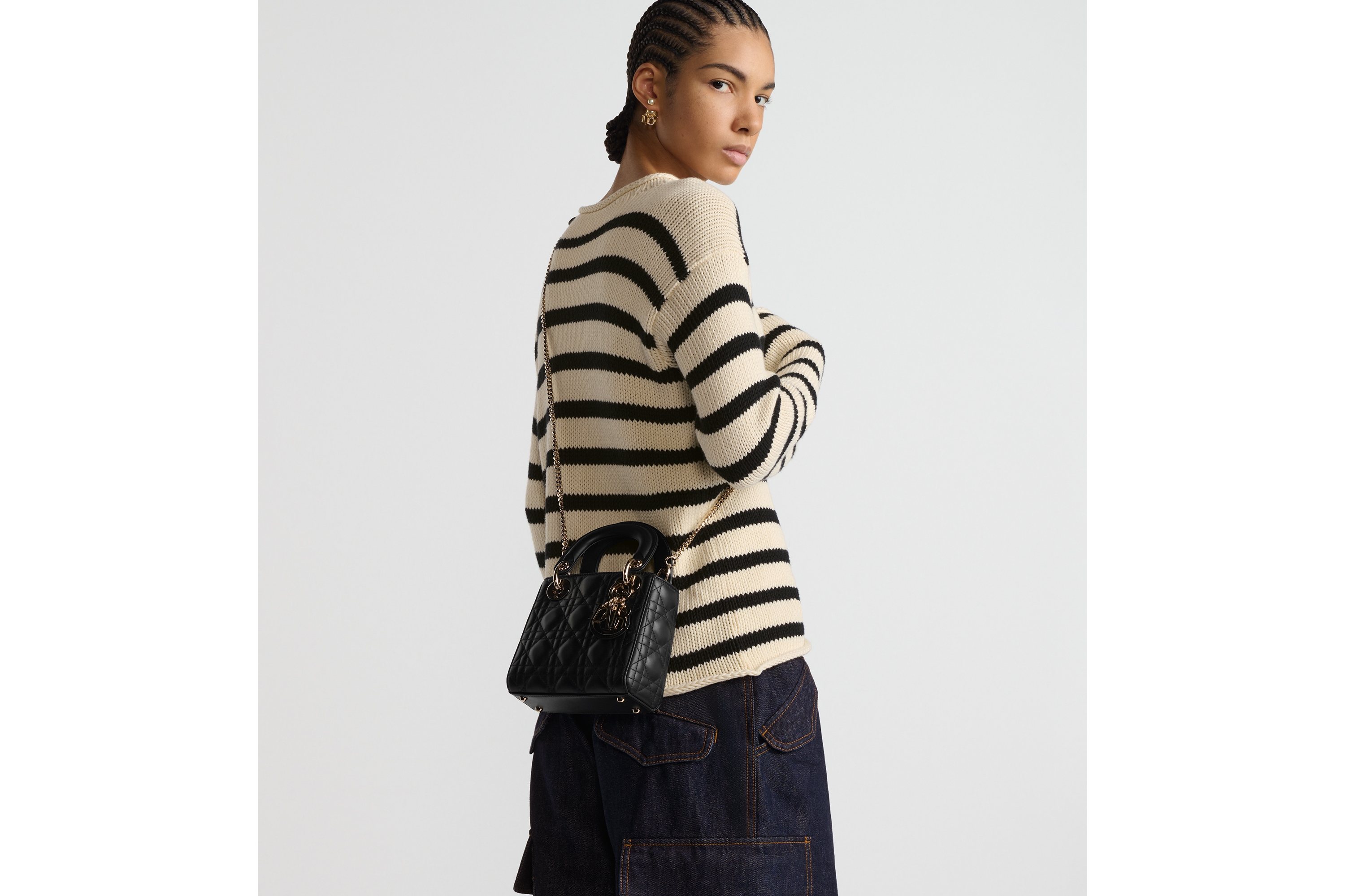 look_image_alt_prefix 迷你 Lady Dior 手袋 黑色羊皮革藤格纹 E06