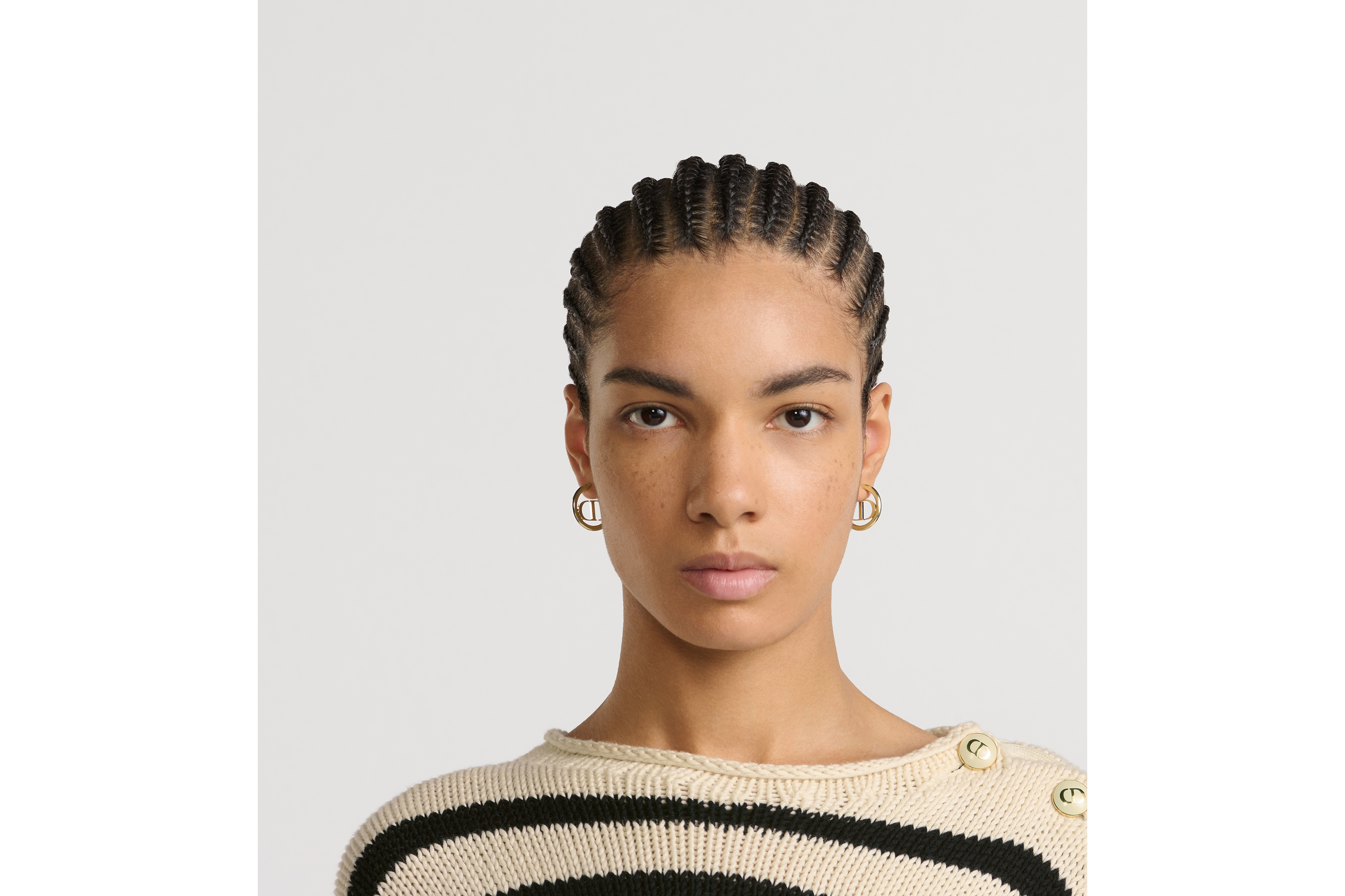 look_image_alt_prefix 30 Montaigne 耳环 金色饰面金属 E07