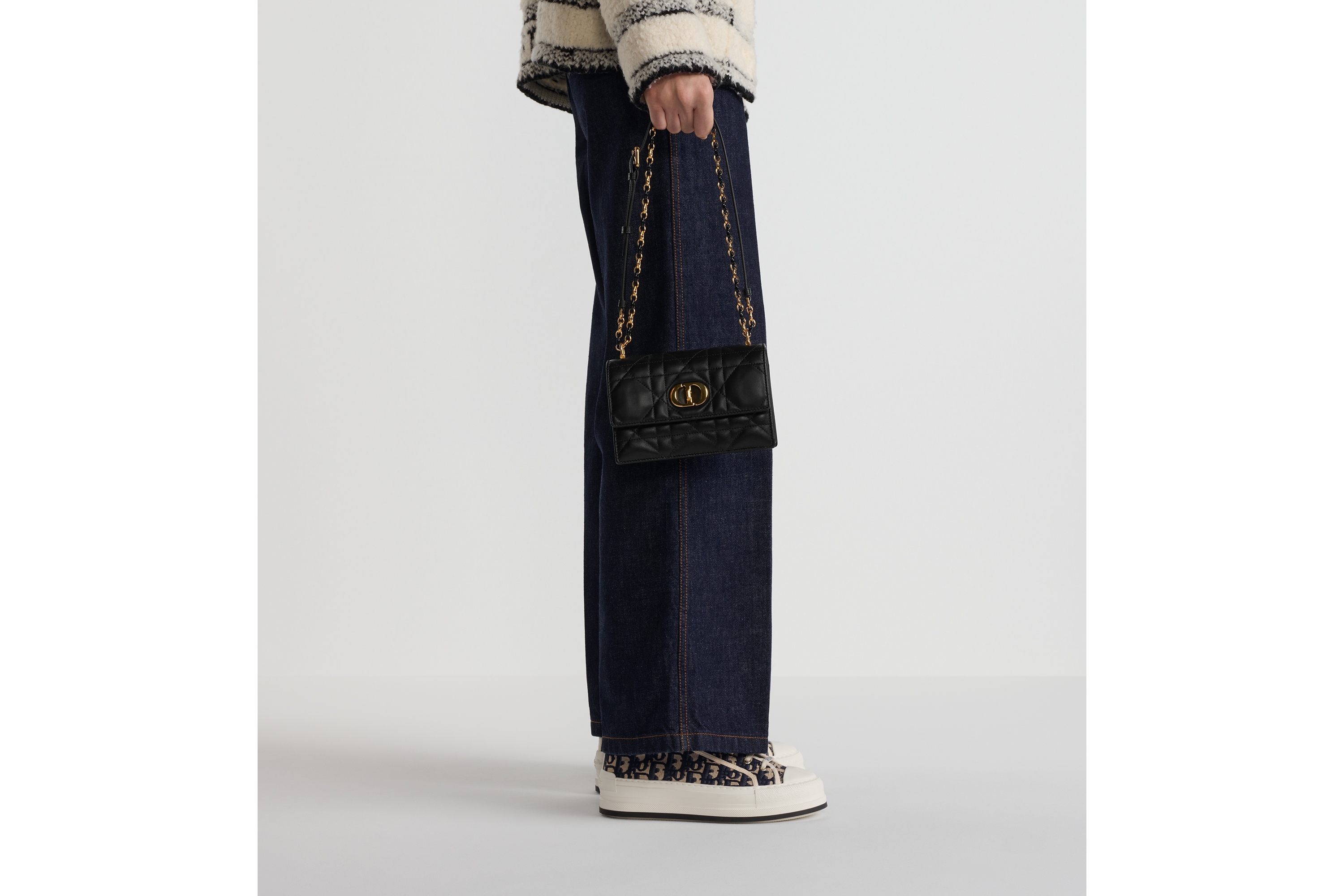 look_image_alt_prefix Miss Caro 迷你链条手袋 黑色羊皮革超大藤格纹 E11