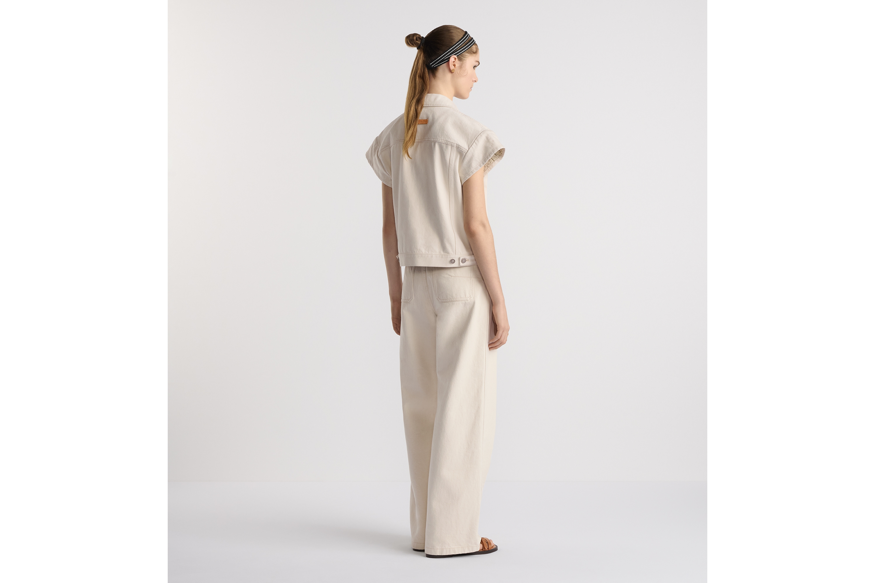 look_image_alt_prefix 喇叭形牛仔裤 米白色棉质牛仔布 Oblique 印花内部 E03