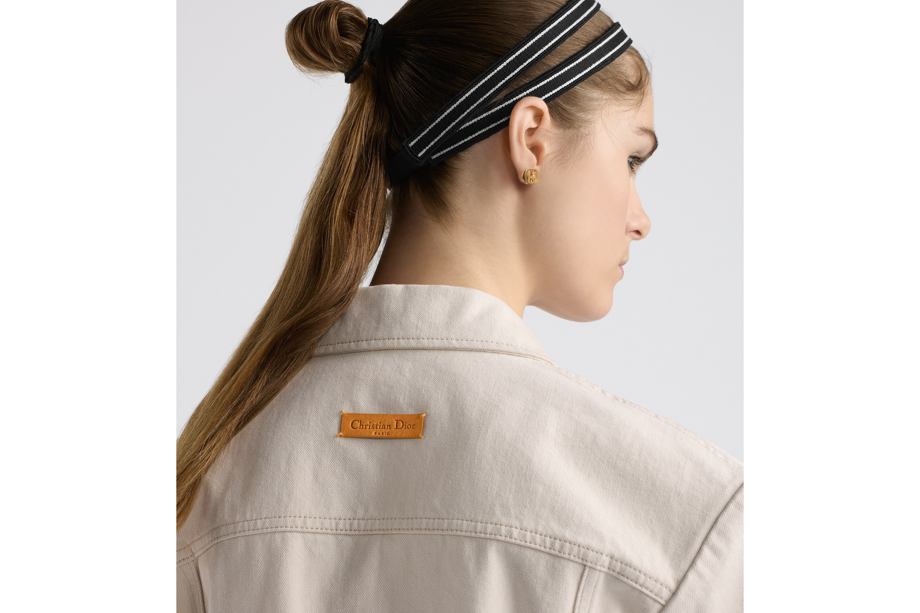 look_image_alt_prefix 外套 米白色棉质牛仔布 Oblique 印花内部搭配盖袖 E06