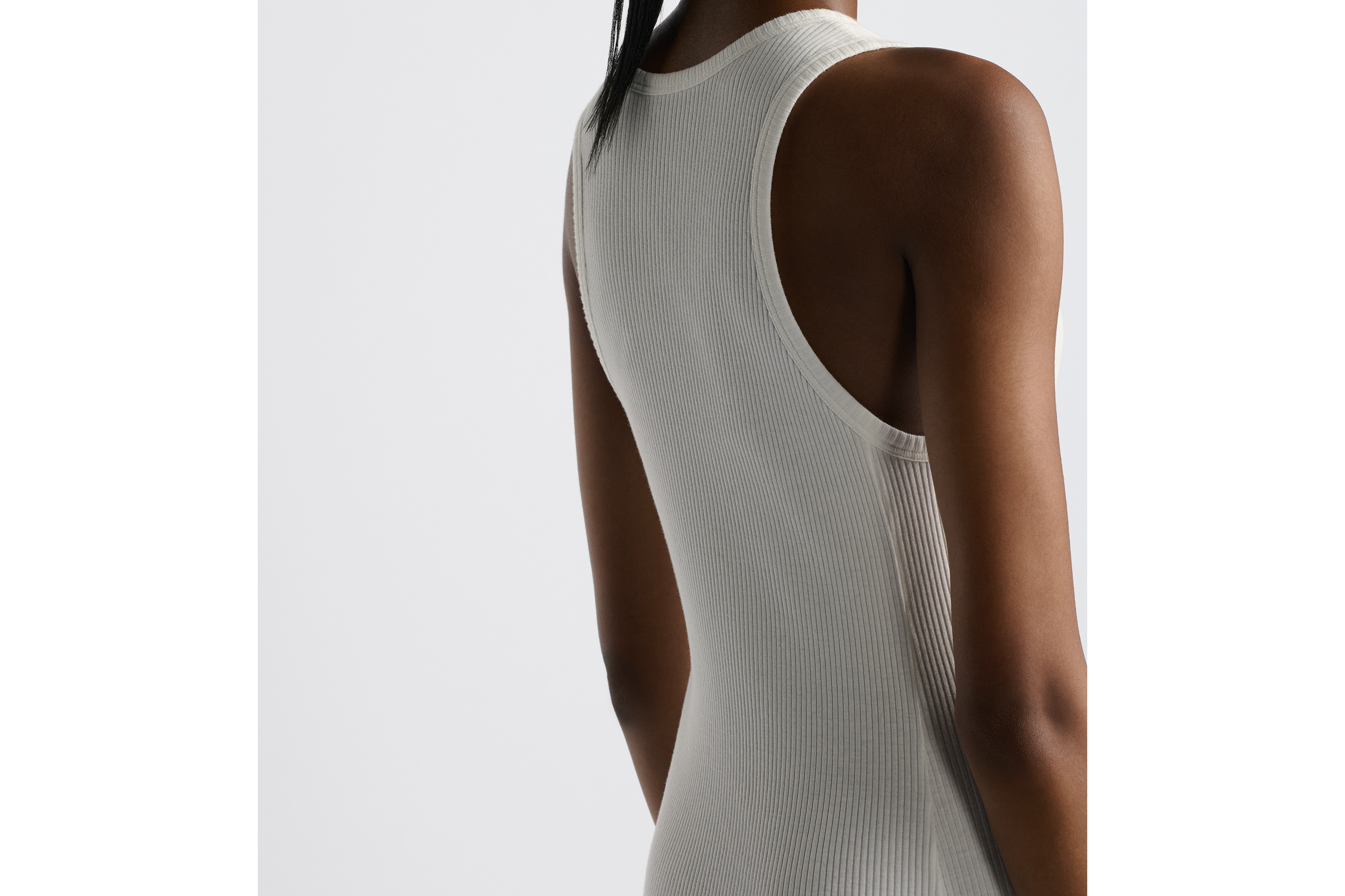 look_image_alt_prefix 中长款直筒连衣裙 米白色棉质罗纹针织面料 E06